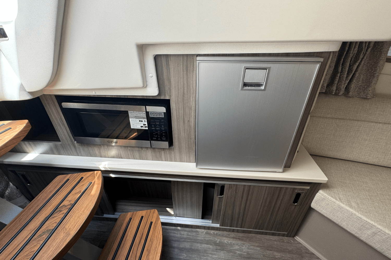2025 Sea Ray Sundancer 320 Image Thumbnail #21