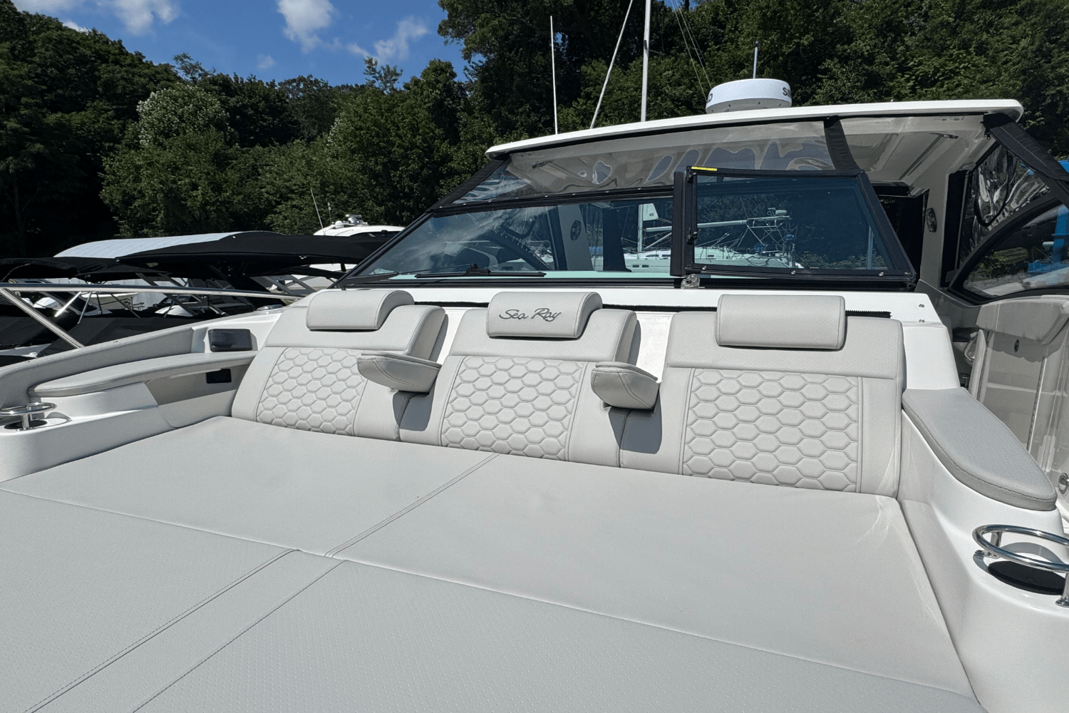 2025 Sea Ray Sundancer 320 Image Thumbnail #34