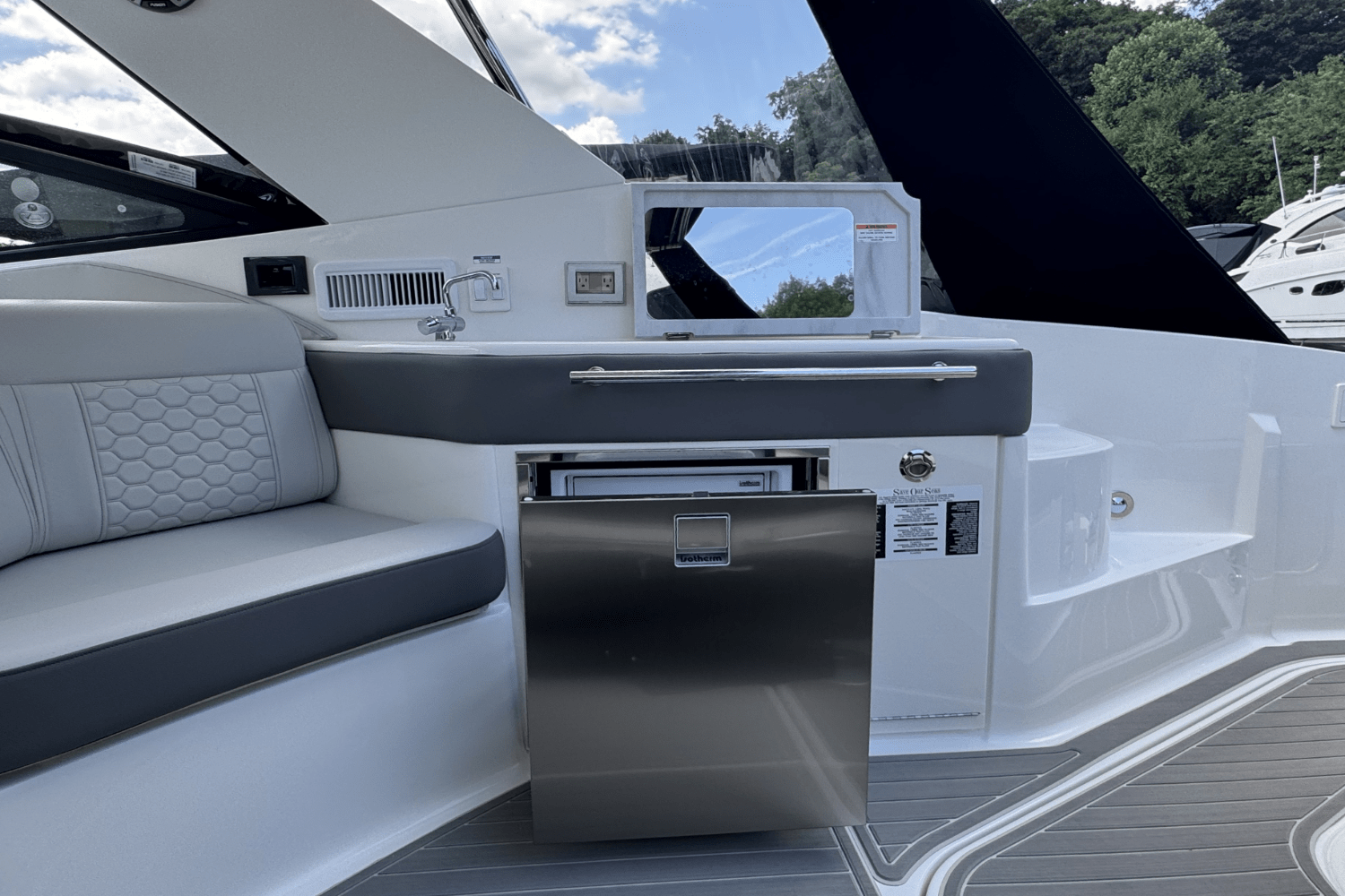 2025 Sea Ray Sundancer 320 Image Thumbnail #10