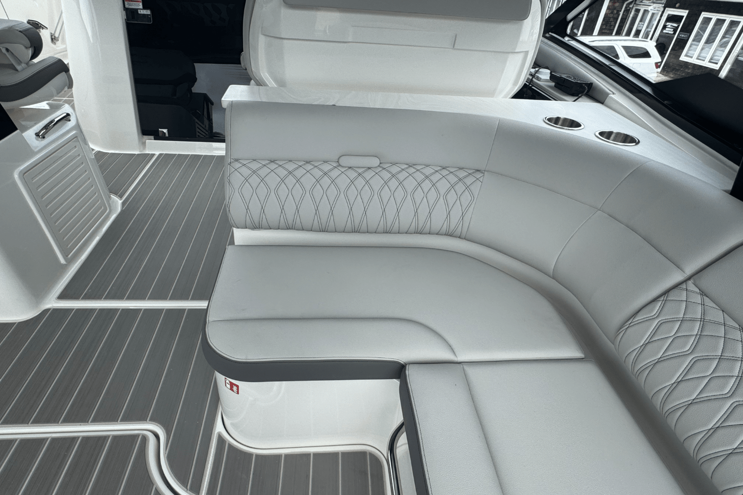 2025 Sea Ray Sundancer 370 Outboard Image Thumbnail #18