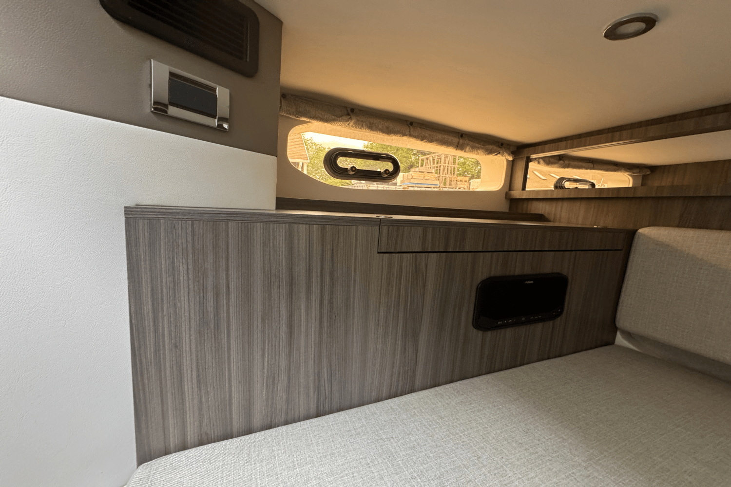 2025 Sea Ray Sundancer 370 Outboard Image Thumbnail #48