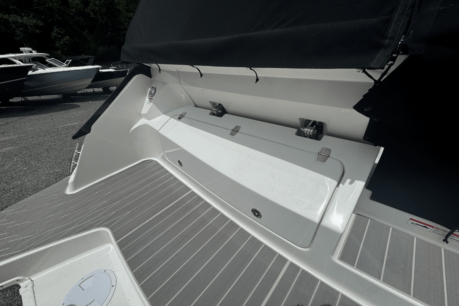 2025 Sea Ray Sundancer 370 Outboard Image Thumbnail #7