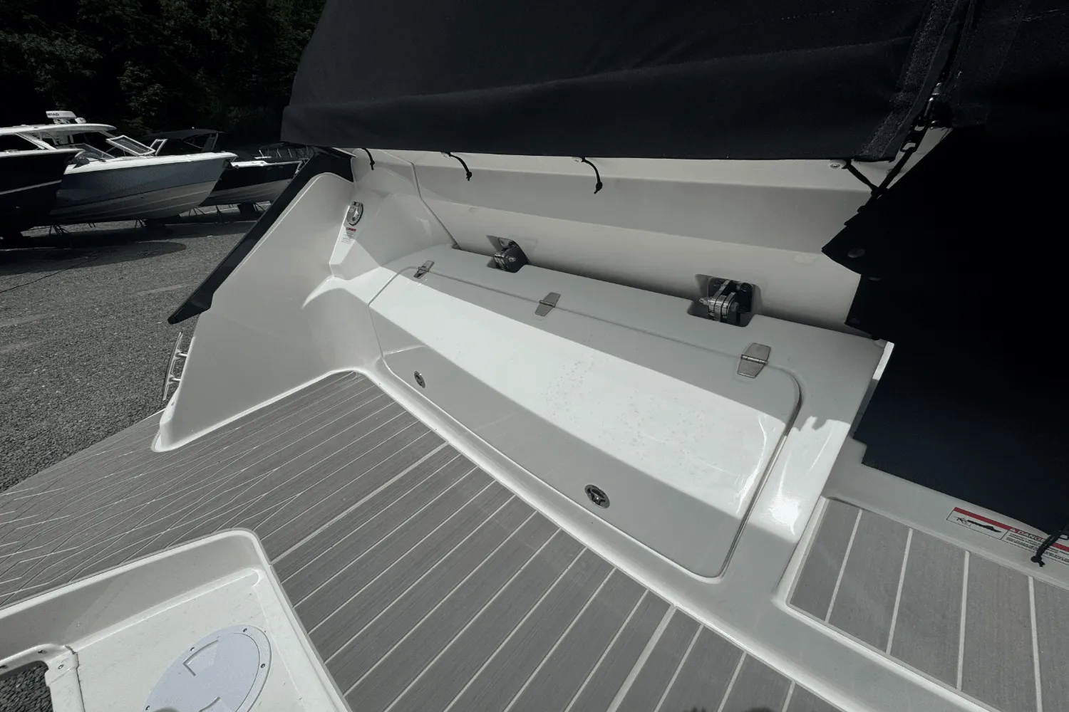 2025 Sea Ray Sundancer 370 Outboard Image Thumbnail #7