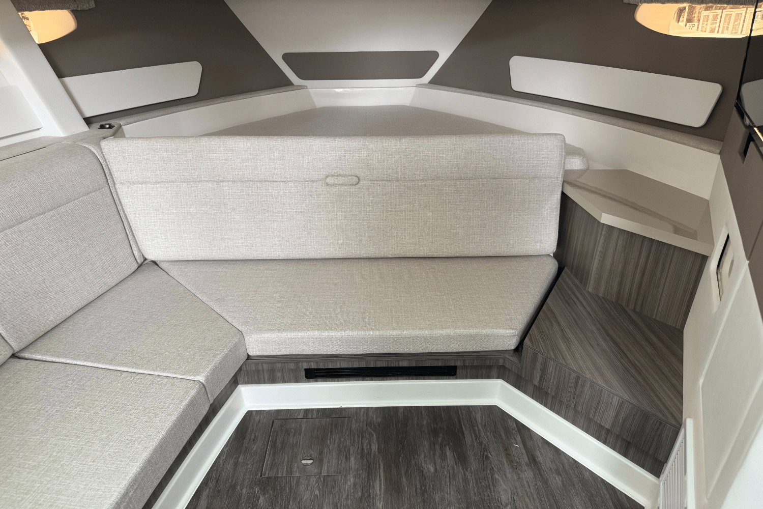 2025 Sea Ray Sundancer 370 Outboard Image Thumbnail #40