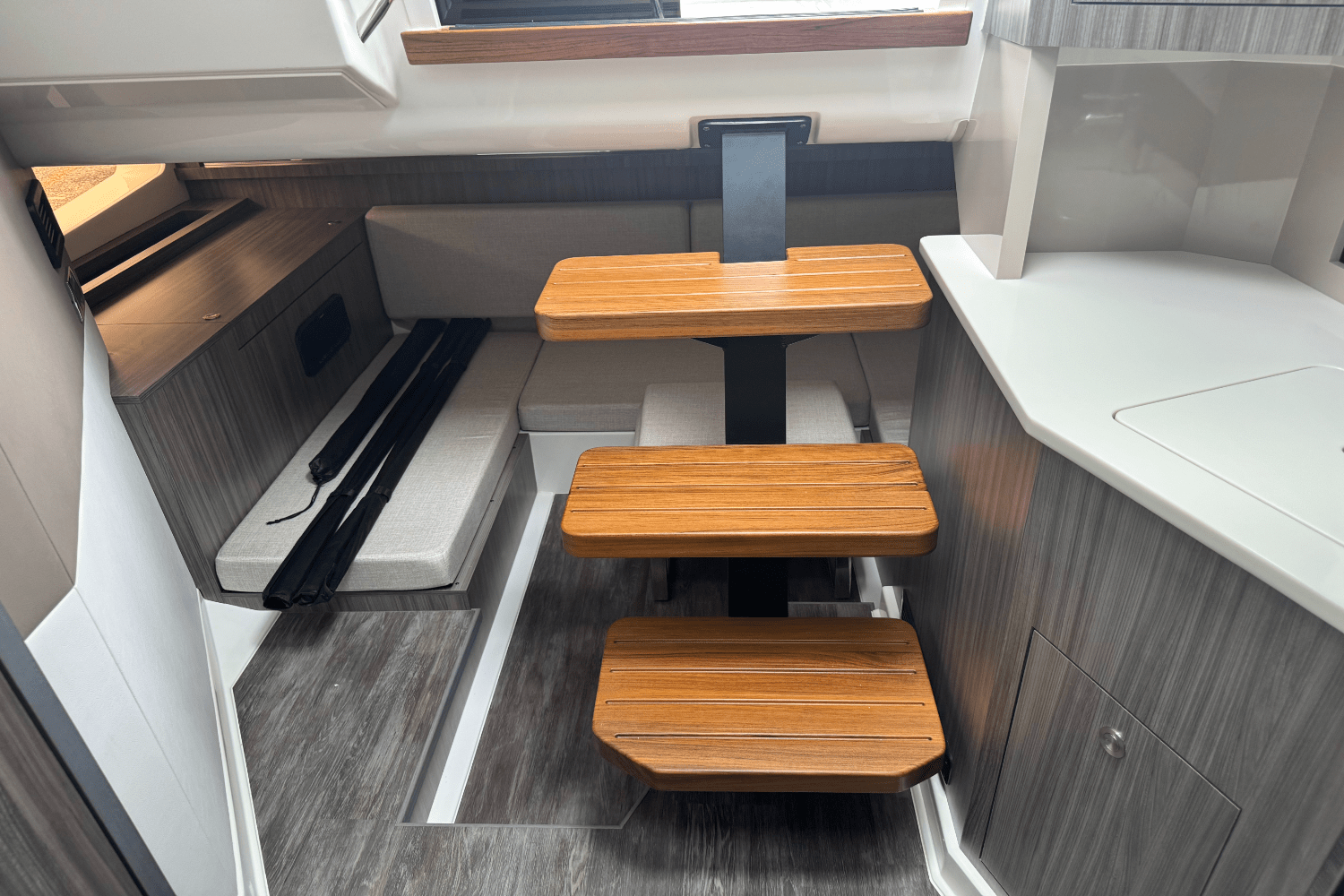 2025 Sea Ray Sundancer 370 Outboard Image Thumbnail #55