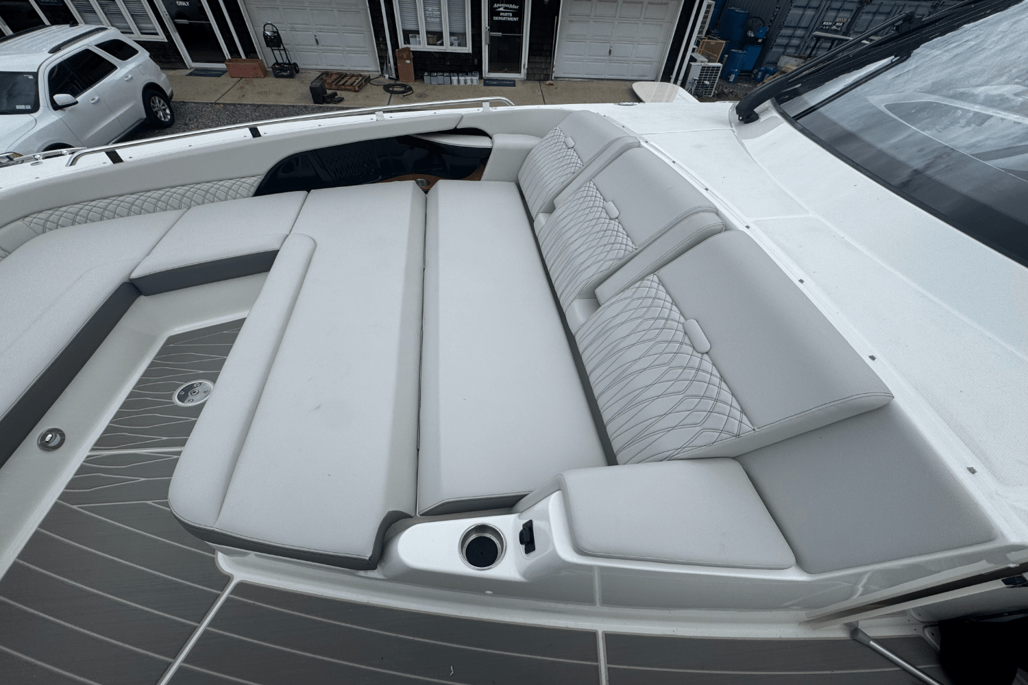 2025 Sea Ray Sundancer 370 Outboard Image Thumbnail #57