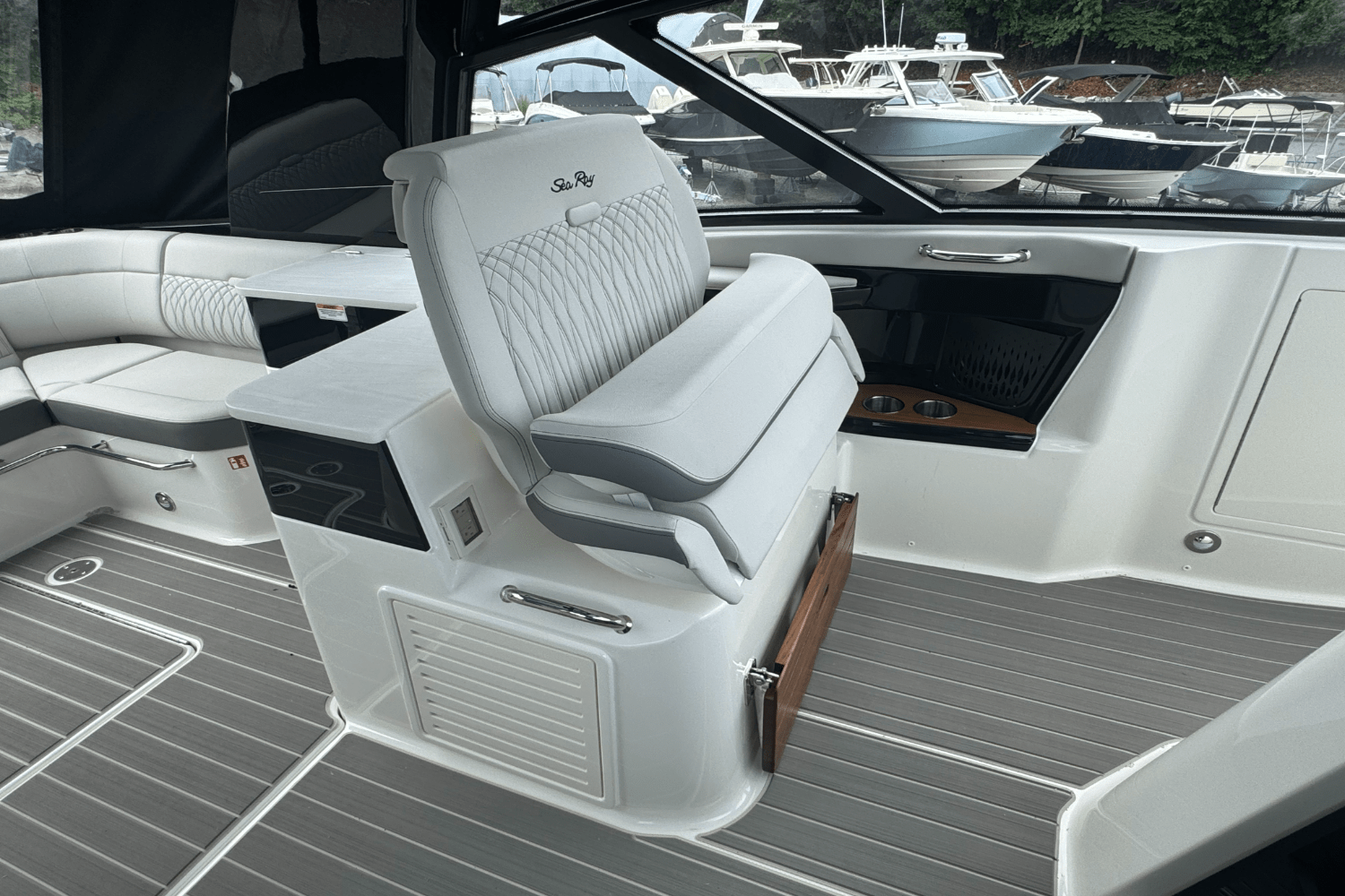 2025 Sea Ray Sundancer 370 Outboard Image Thumbnail #20