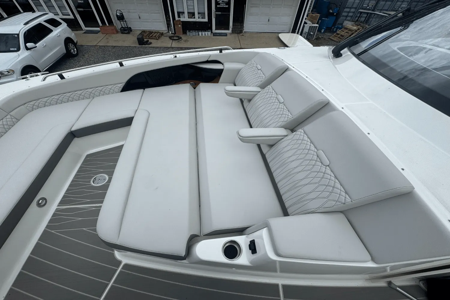 2025 Sea Ray Sundancer 370 Outboard Image Thumbnail #58