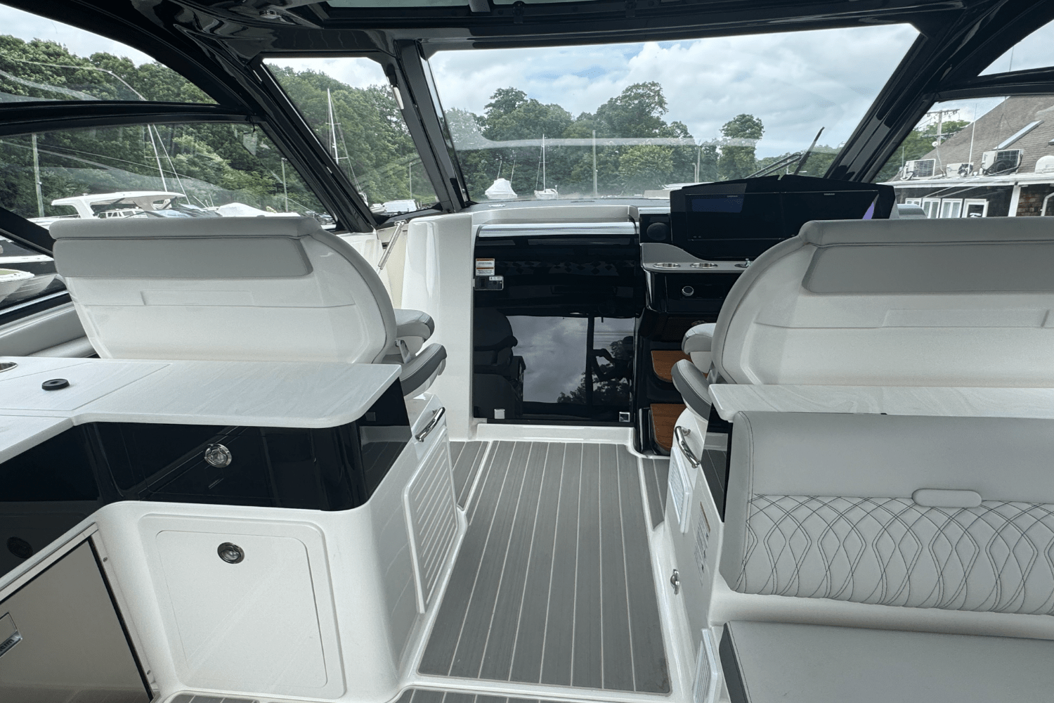 2025 Sea Ray Sundancer 370 Outboard Image Thumbnail #19