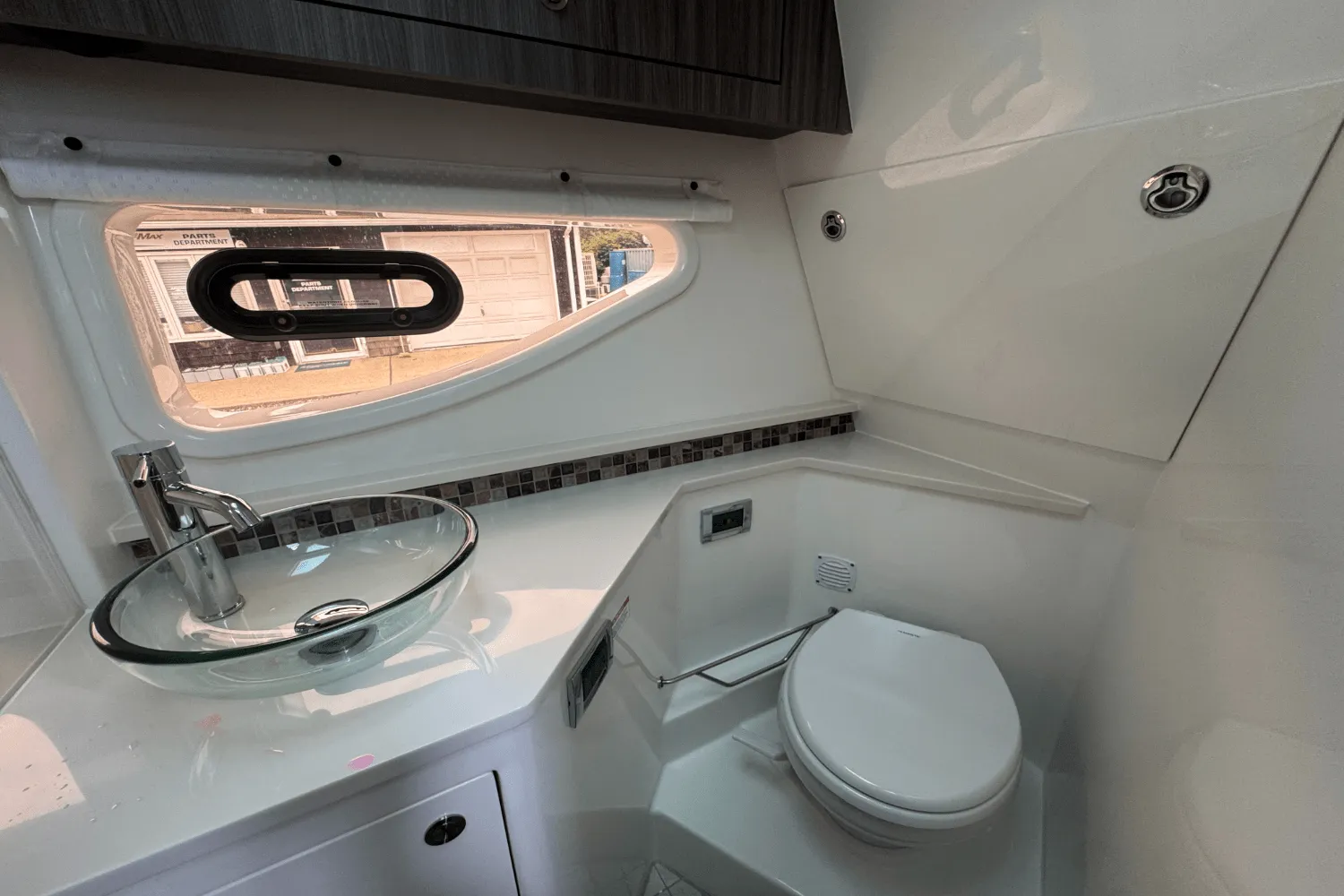 2025 Sea Ray Sundancer 370 Outboard Image Thumbnail #53