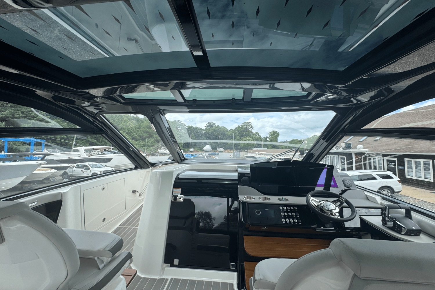 2025 Sea Ray Sundancer 370 Outboard Image Thumbnail #31