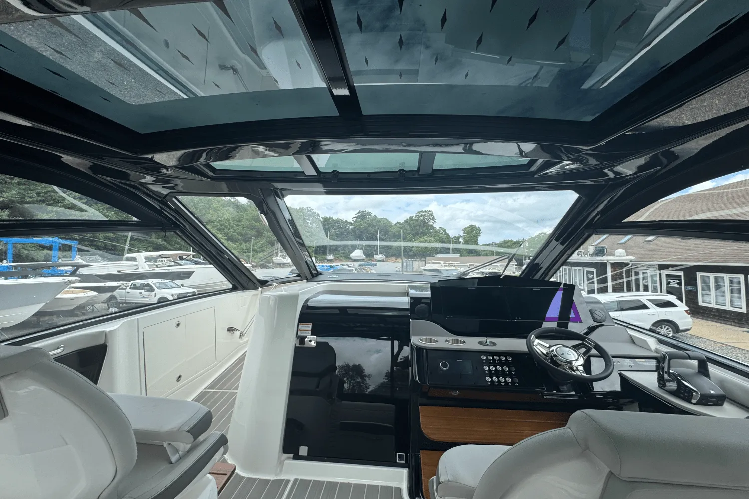2025 Sea Ray Sundancer 370 Outboard Image Thumbnail #31