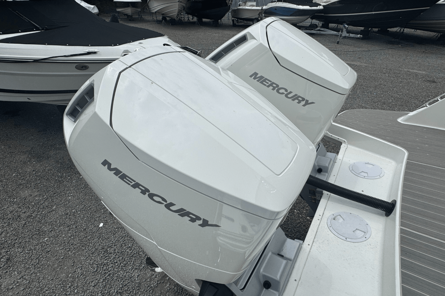2025 Sea Ray Sundancer 370 Outboard Image Thumbnail #5