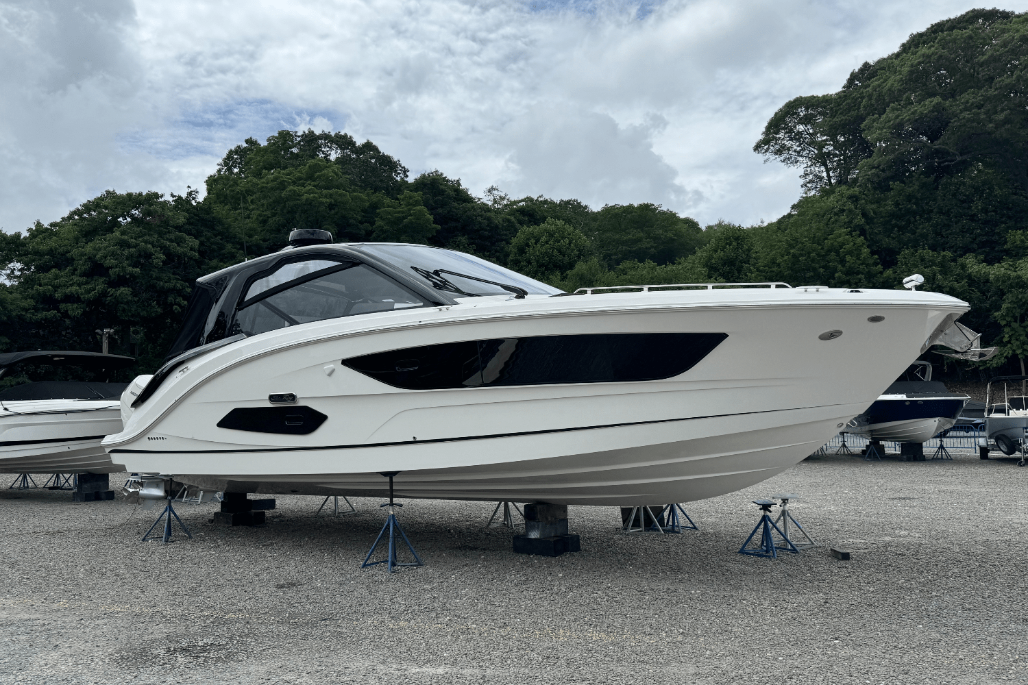 2025 Sea Ray Sundancer 370 Outboard Image Thumbnail #1