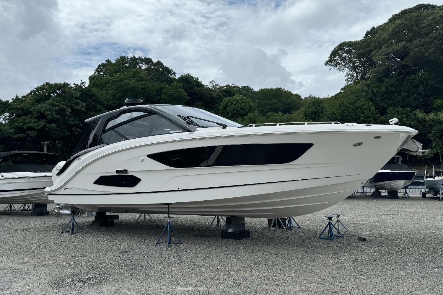 2025 Sea Ray Sundancer 370 Outboard Image Thumbnail #1
