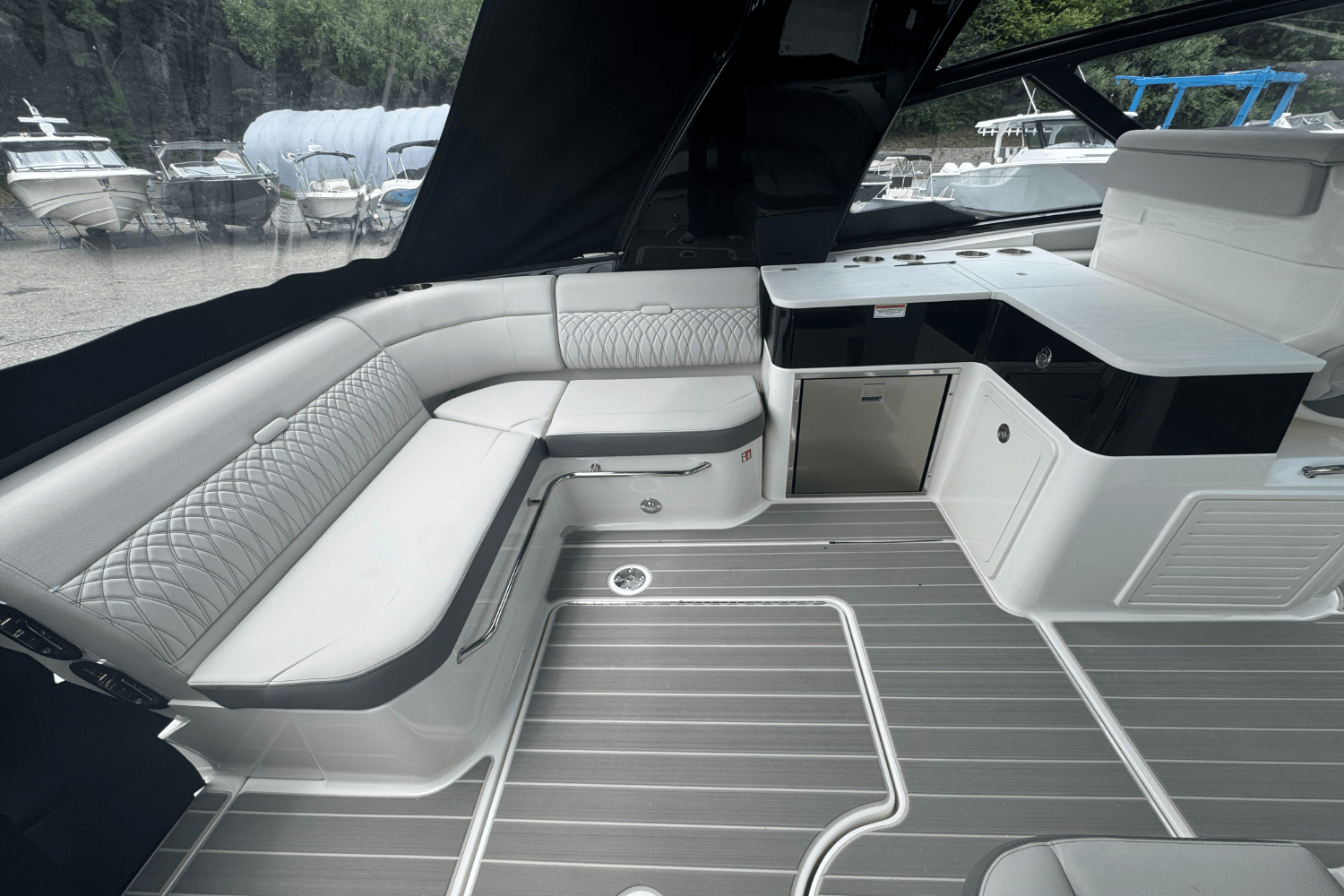 2025 Sea Ray Sundancer 370 Outboard Image Thumbnail #10