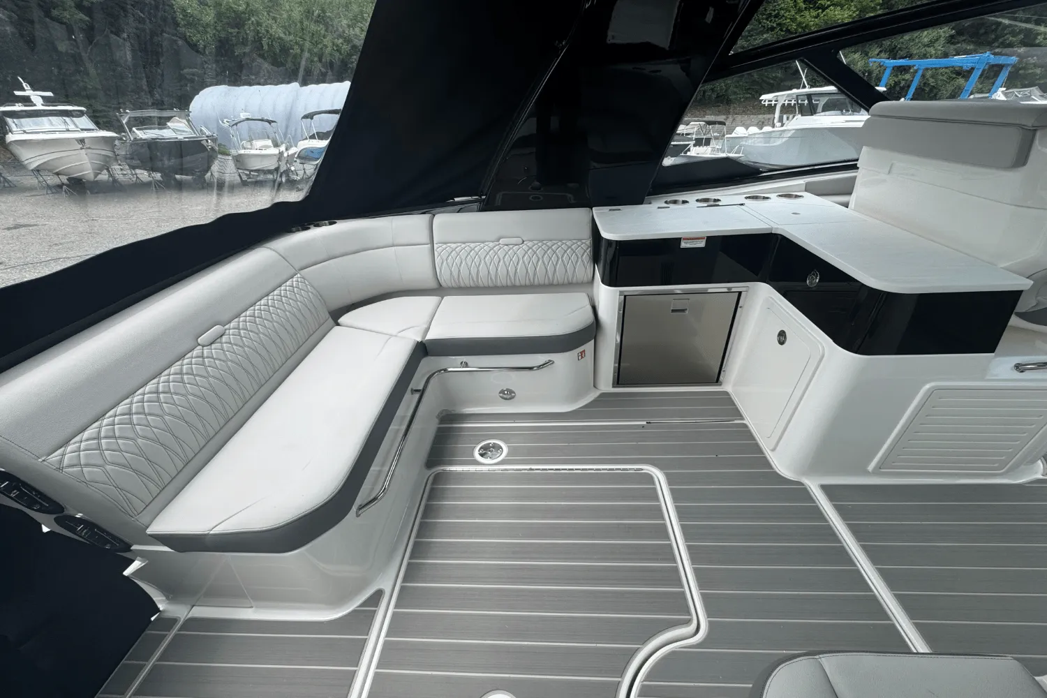 2025 Sea Ray Sundancer 370 Outboard Image Thumbnail #10