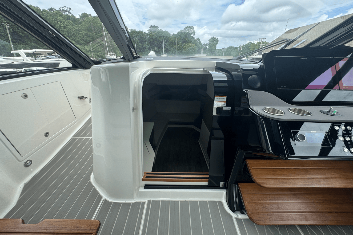 2025 Sea Ray Sundancer 370 Outboard Image Thumbnail #34