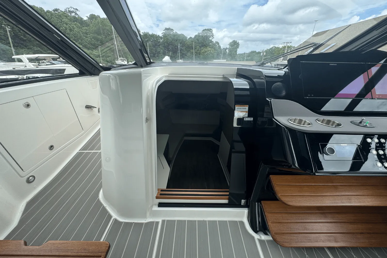 2025 Sea Ray Sundancer 370 Outboard Image Thumbnail #34