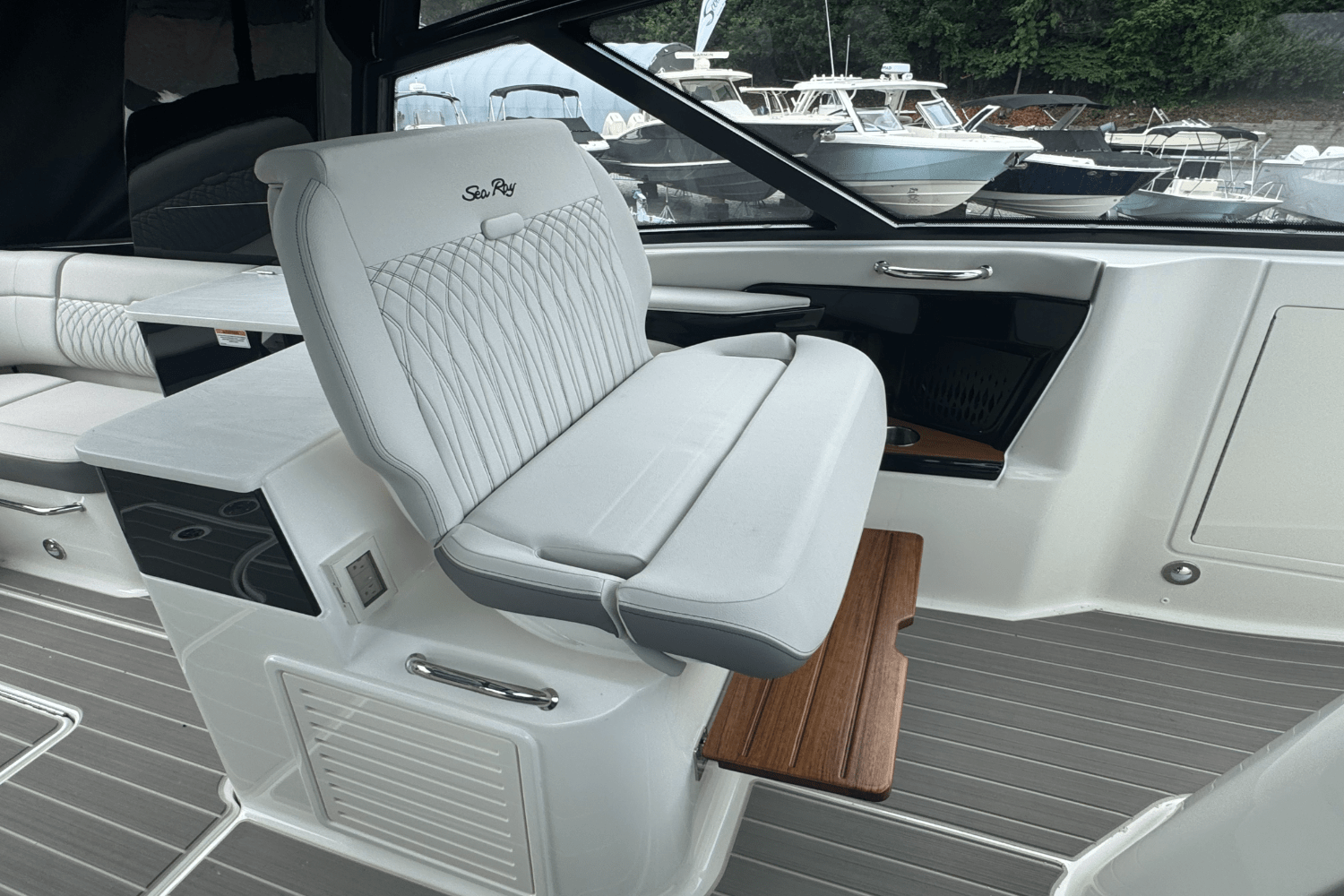 2025 Sea Ray Sundancer 370 Outboard Image Thumbnail #21