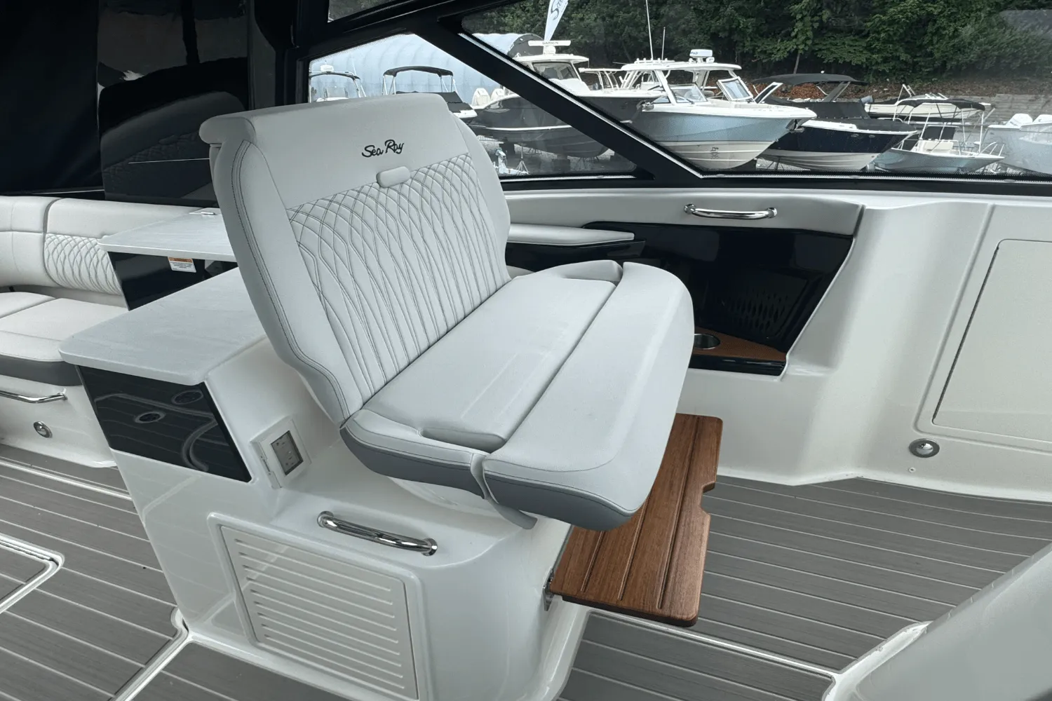 2025 Sea Ray Sundancer 370 Outboard Image Thumbnail #21