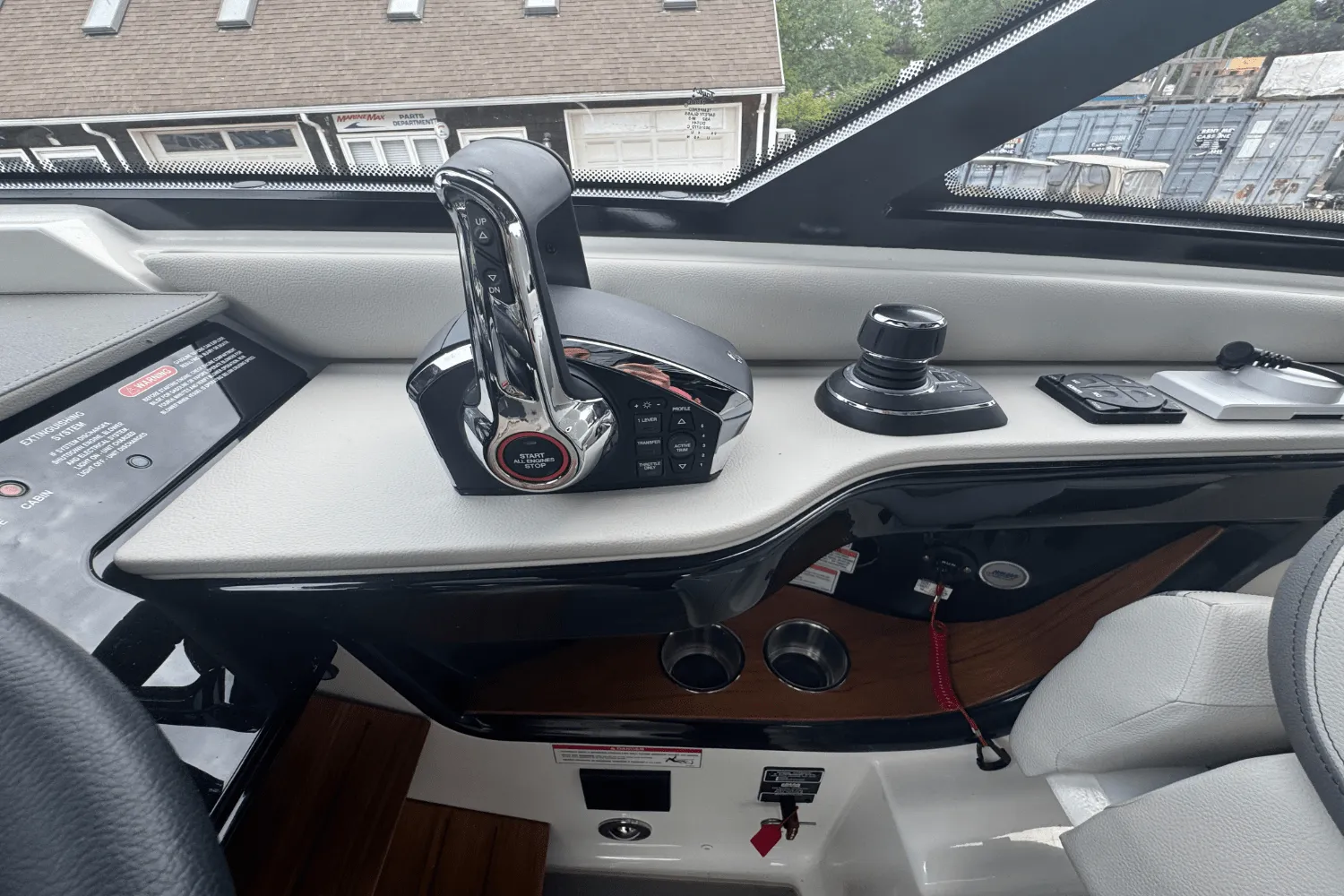 2025 Sea Ray Sundancer 370 Outboard Image Thumbnail #26