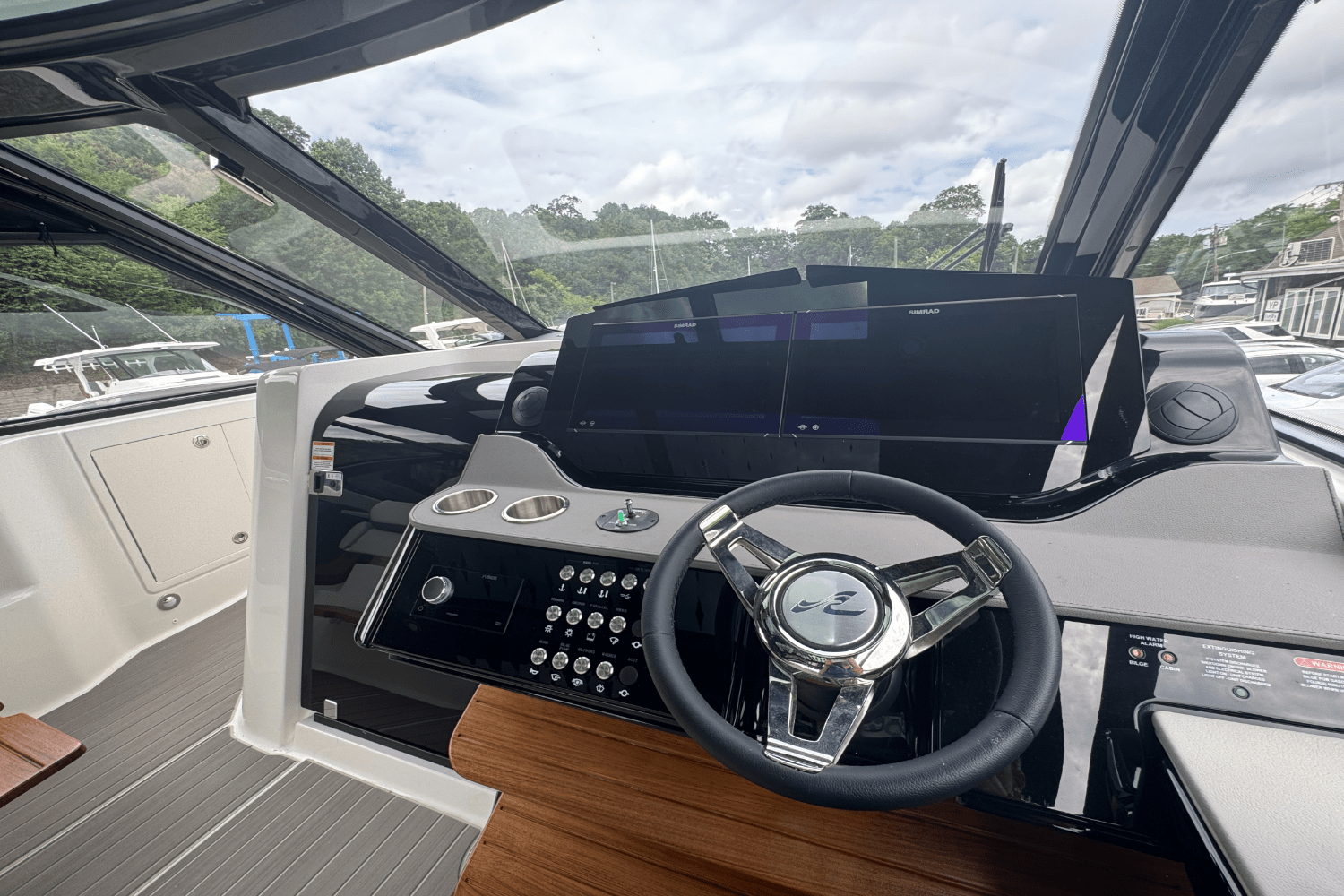 2025 Sea Ray Sundancer 370 Outboard Image Thumbnail #28