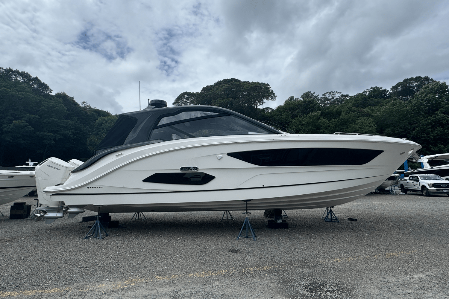 2025 Sea Ray Sundancer 370 Outboard