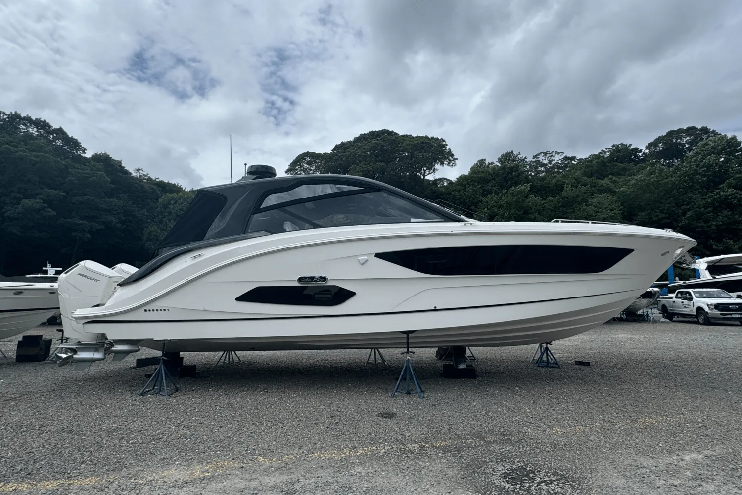 2025 Sea Ray Sundancer 370 Outboard