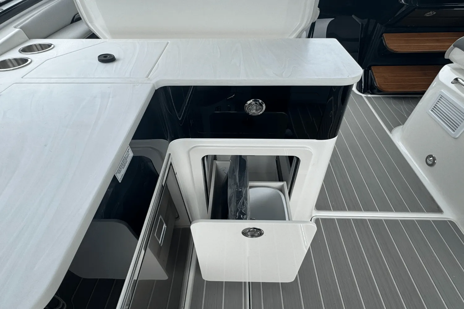 2025 Sea Ray Sundancer 370 Outboard Image Thumbnail #17