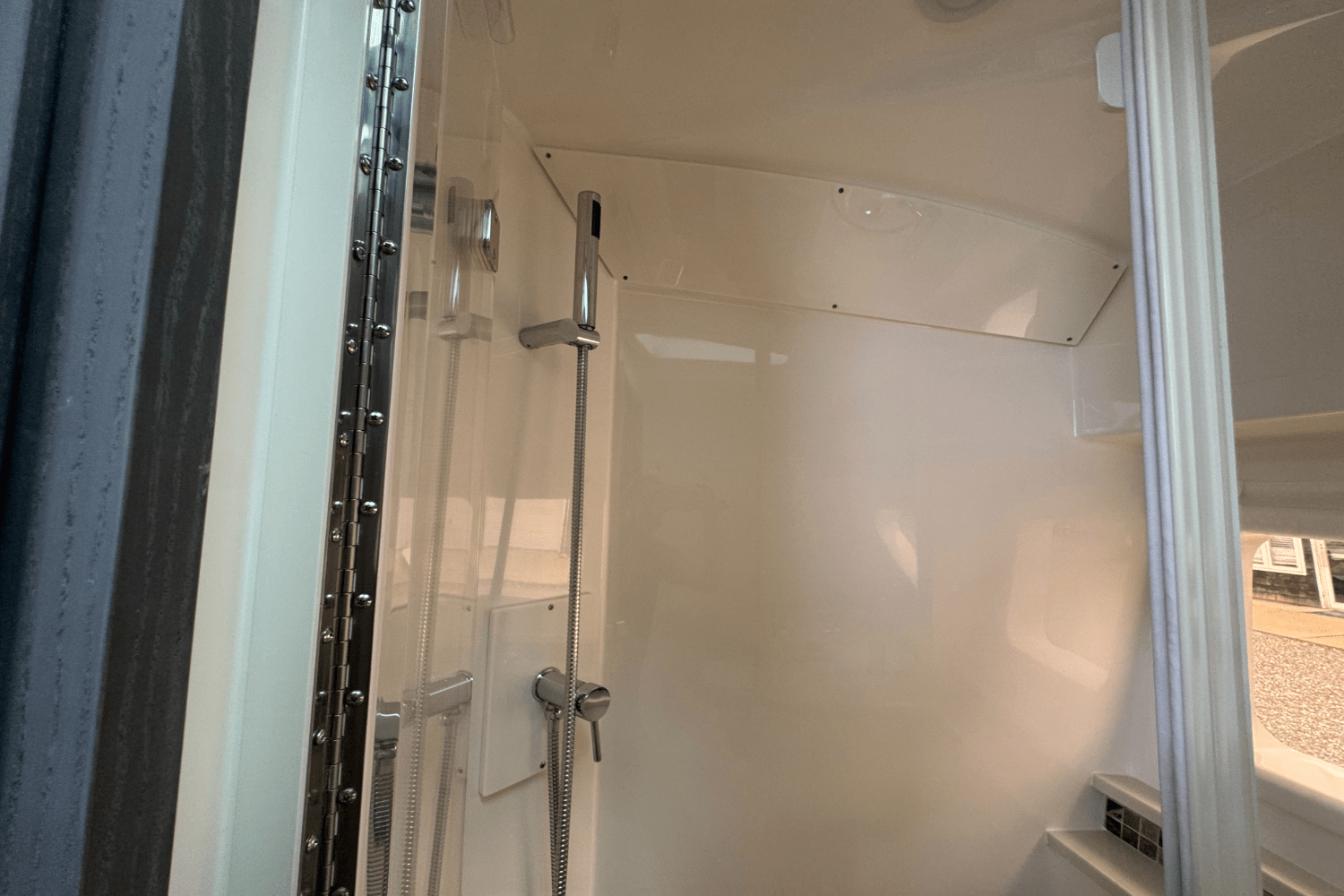 2025 Sea Ray Sundancer 370 Outboard Image Thumbnail #49