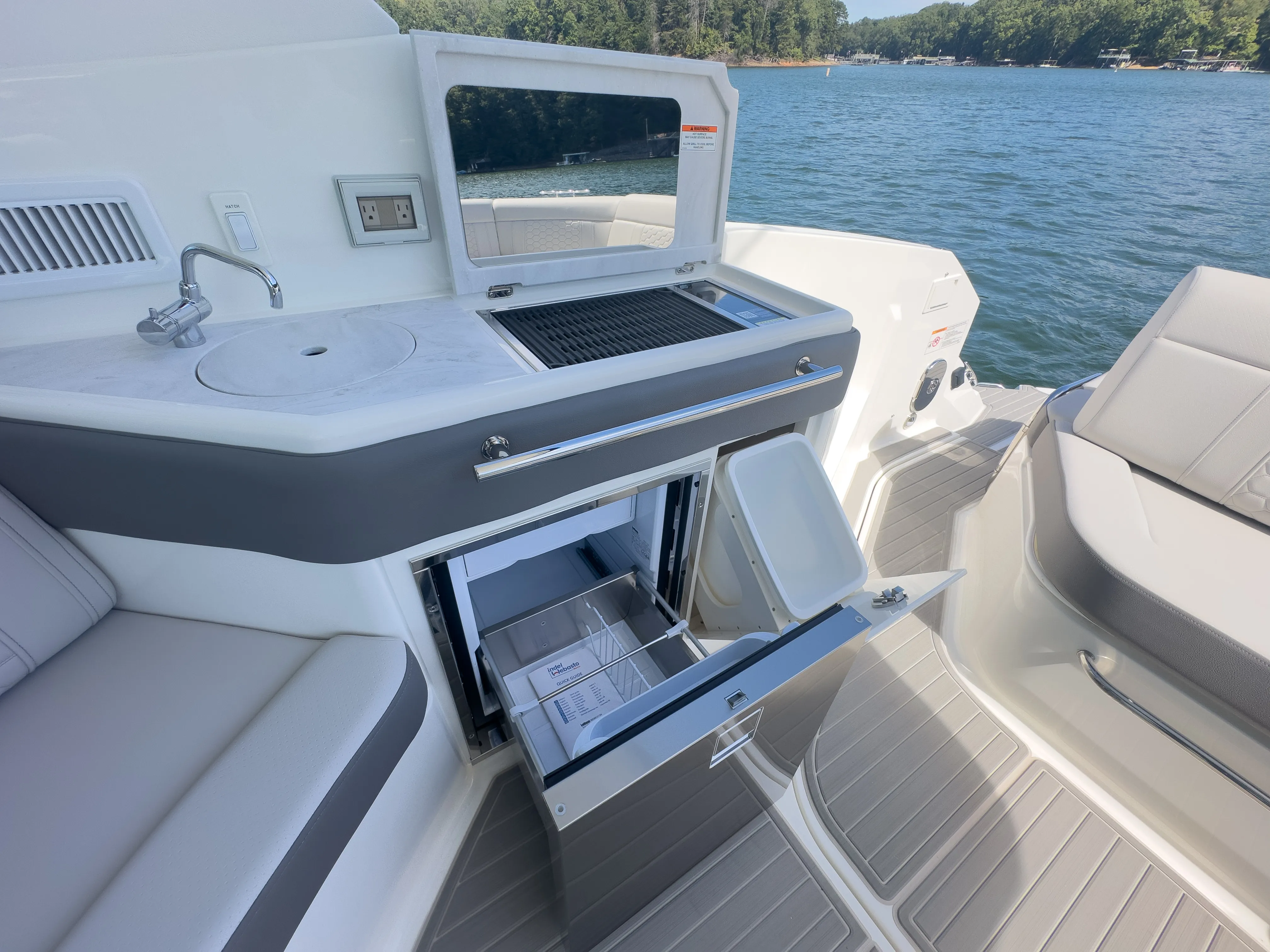 2026 Sea Ray Sundancer 320 Image Thumbnail #29