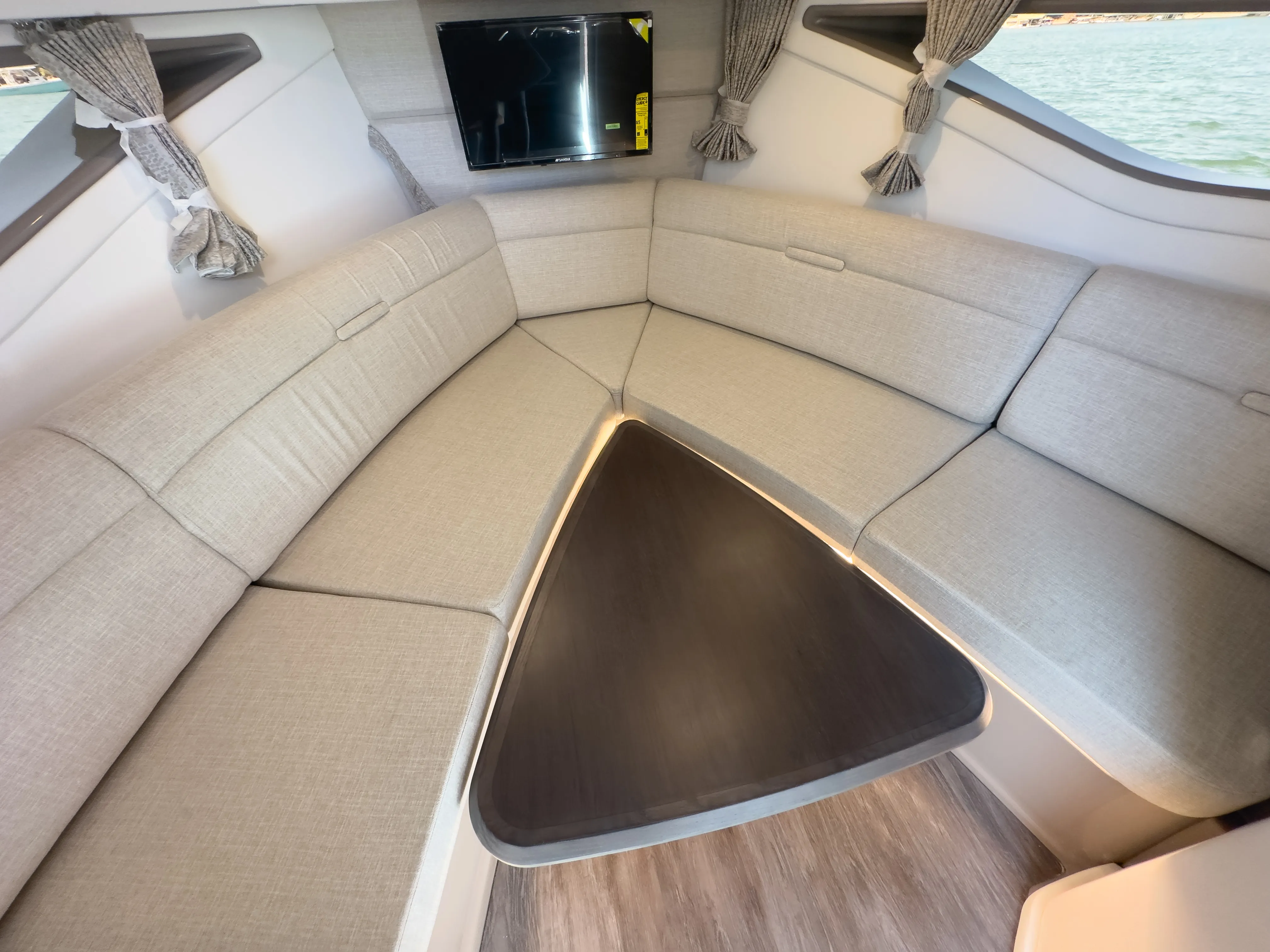 2026 Sea Ray Sundancer 320 Image Thumbnail #12