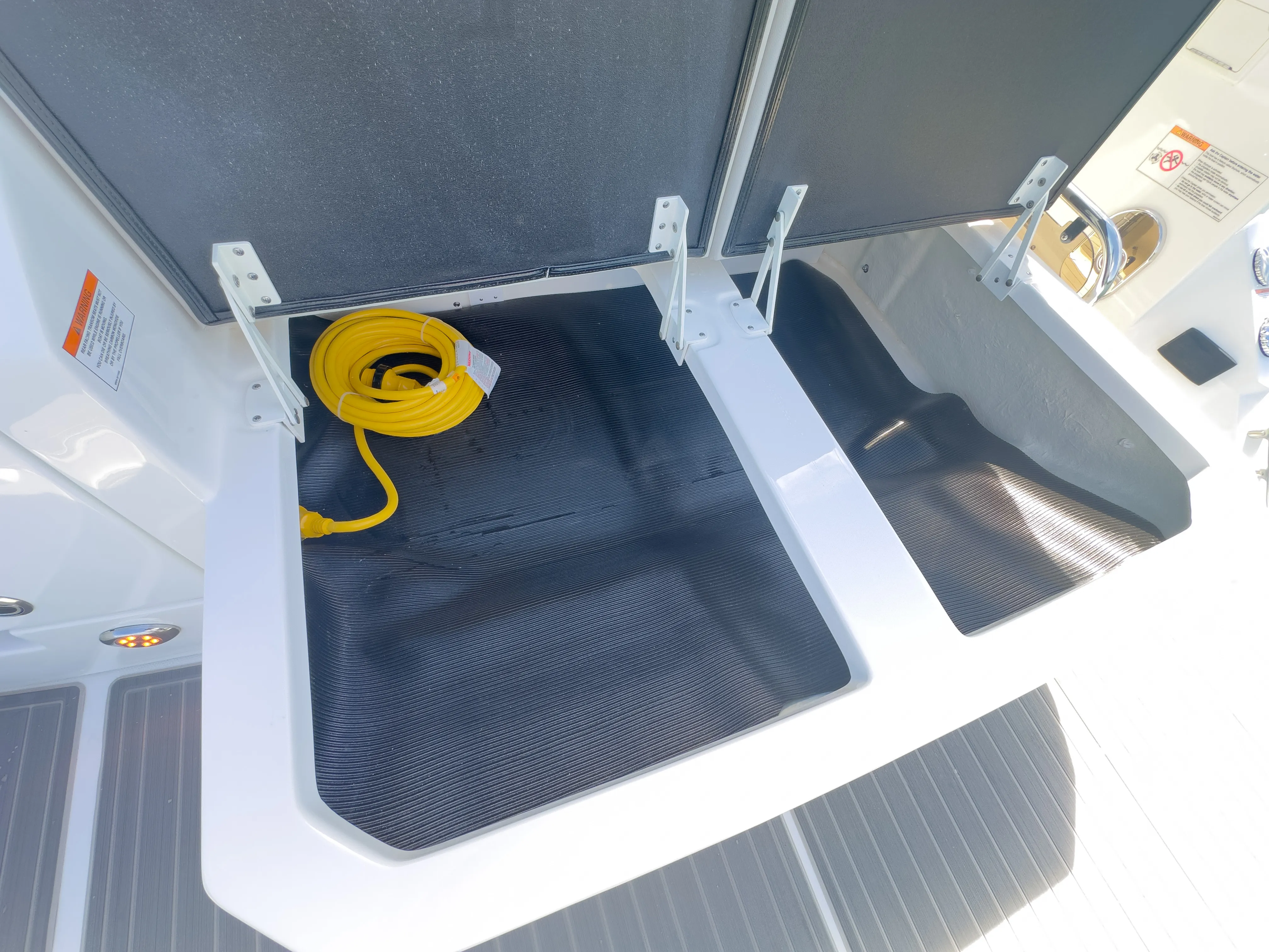 2026 Sea Ray Sundancer 320 Image Thumbnail #33