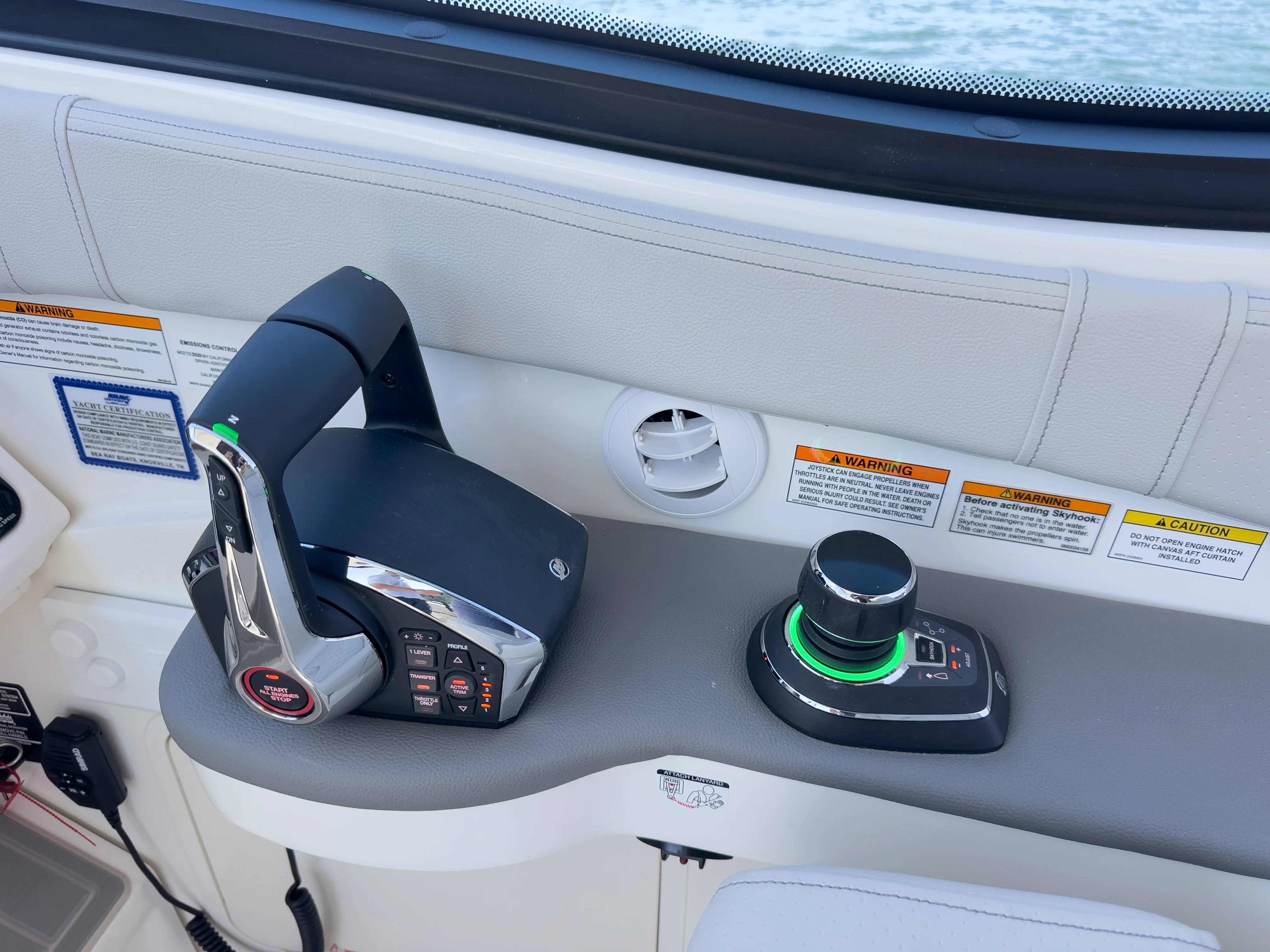 2026 Sea Ray Sundancer 320 Image Thumbnail #26