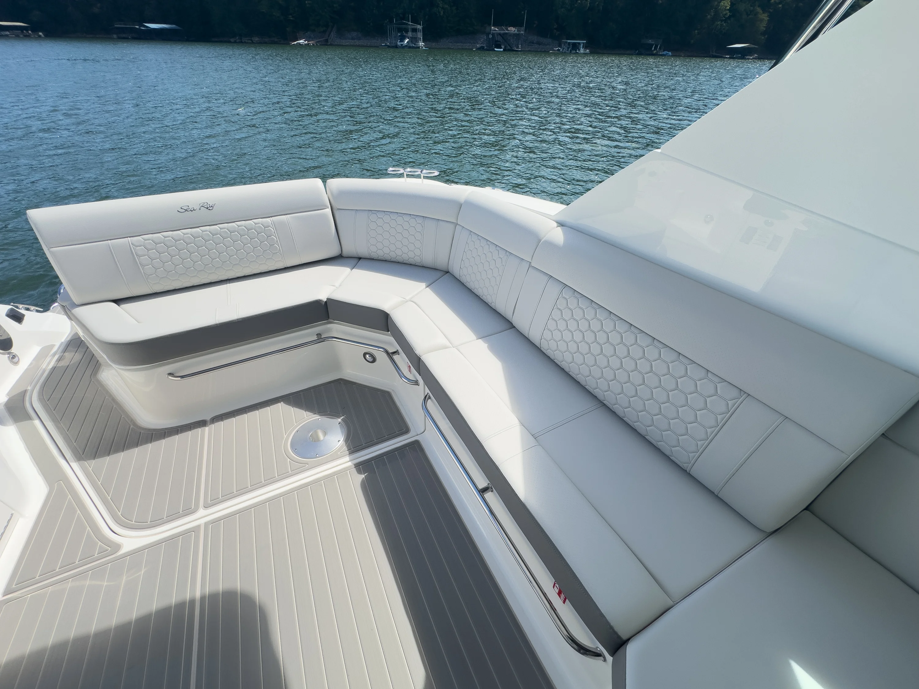 2026 Sea Ray Sundancer 320 Image Thumbnail #21