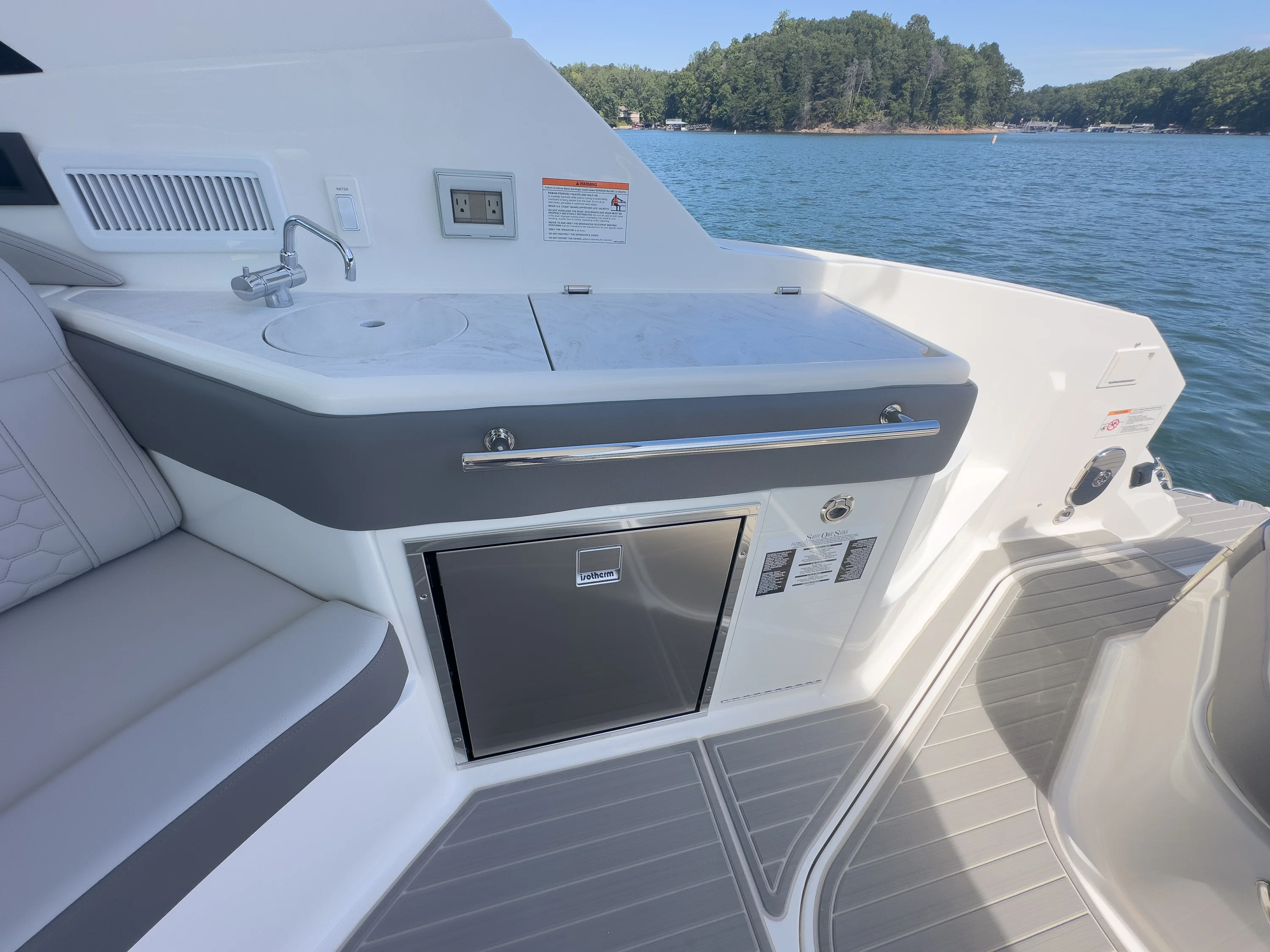 2026 Sea Ray Sundancer 320 Image Thumbnail #28