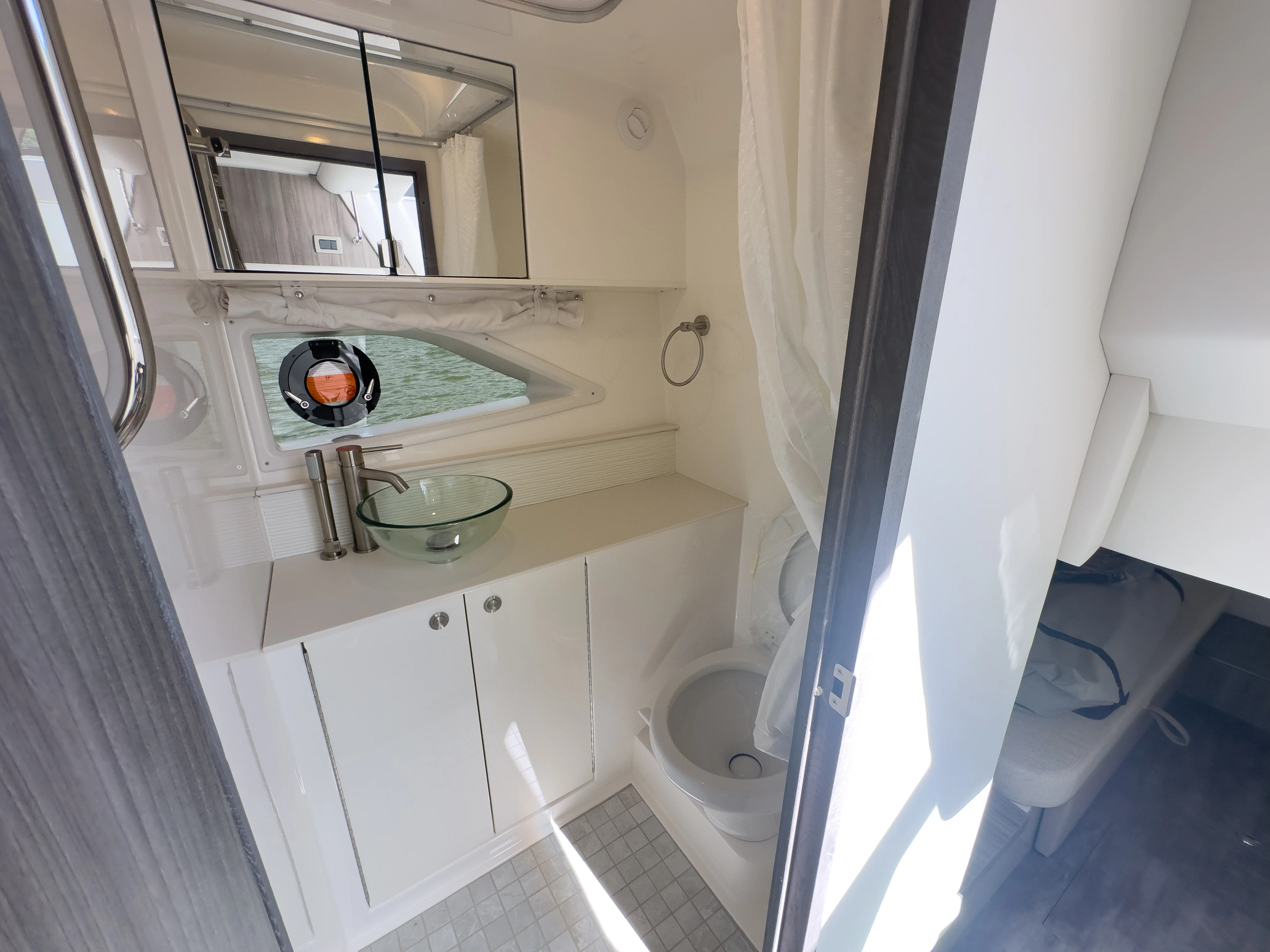 2026 Sea Ray Sundancer 320 Image Thumbnail #15