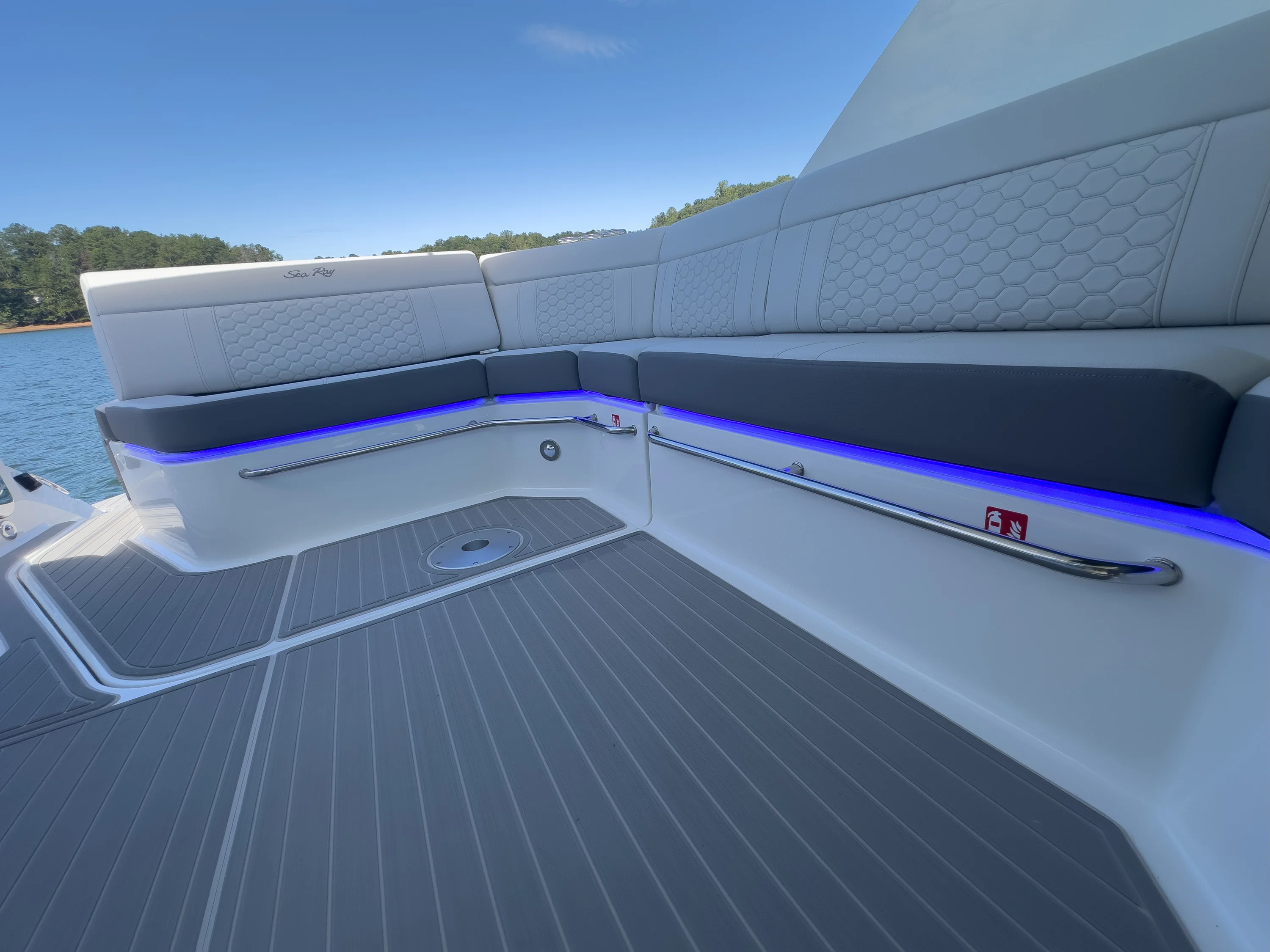 2026 Sea Ray Sundancer 320 Image Thumbnail #34