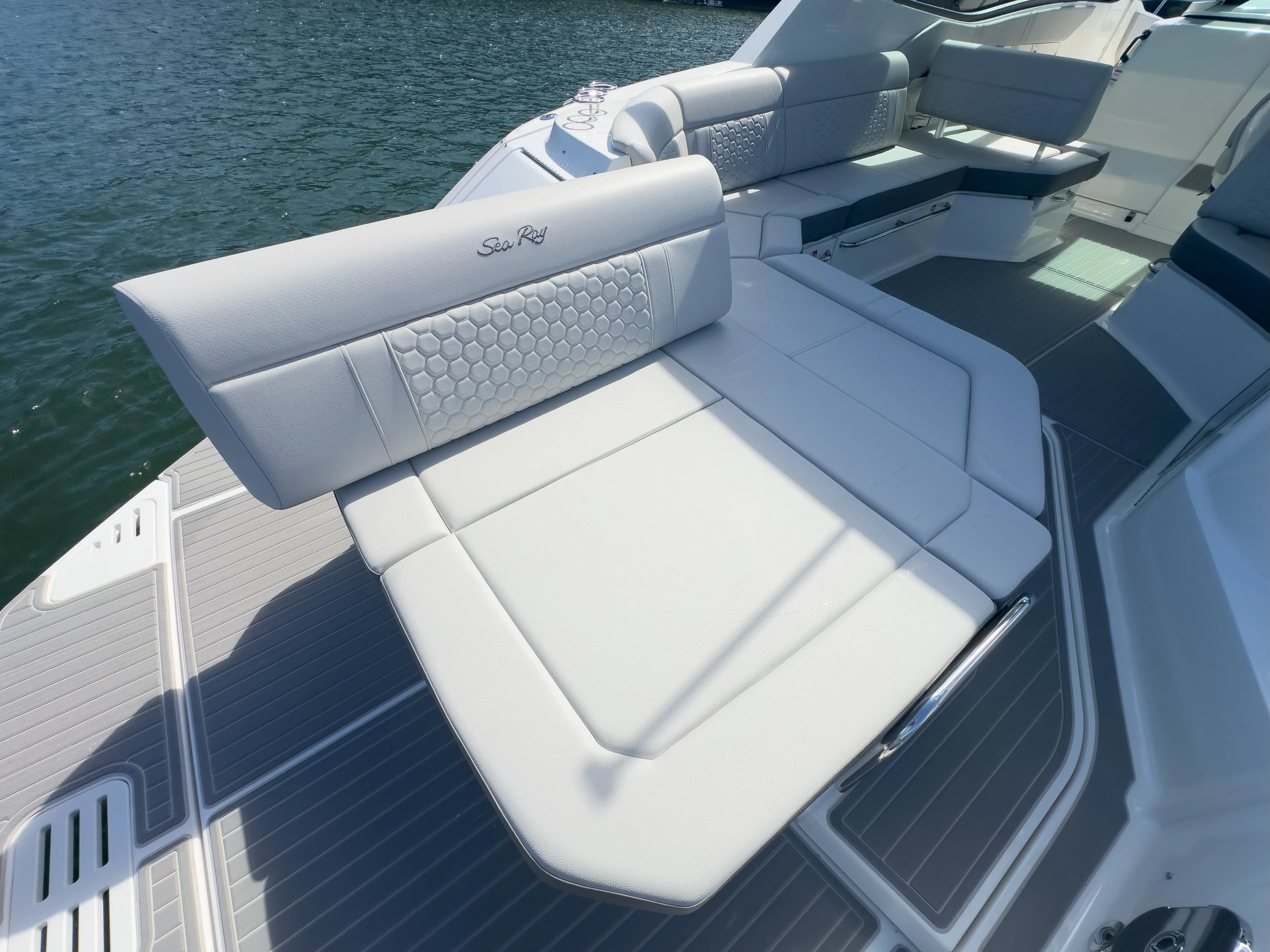 2026 Sea Ray Sundancer 320 Image Thumbnail #32