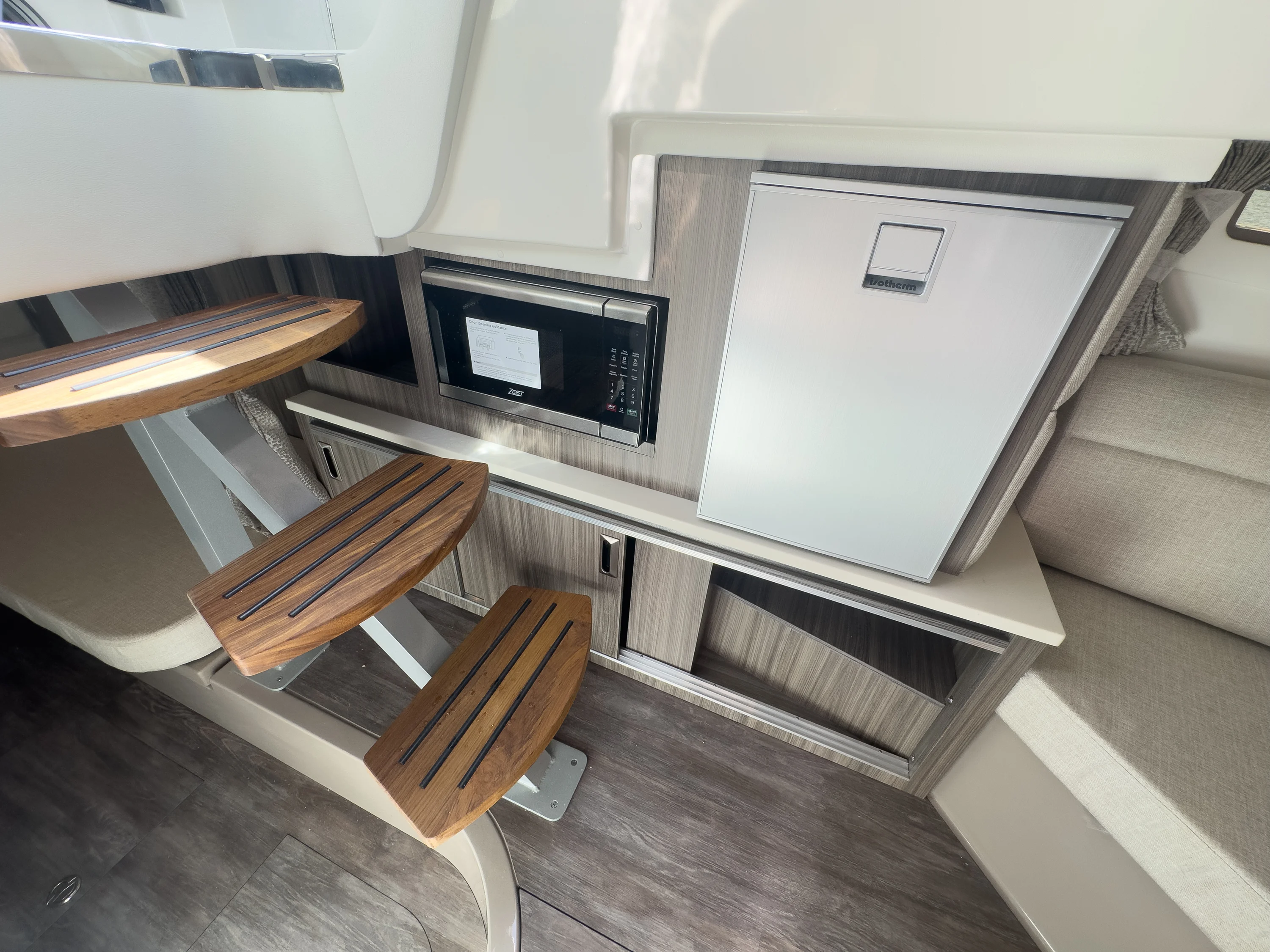 2026 Sea Ray Sundancer 320 Image Thumbnail #13