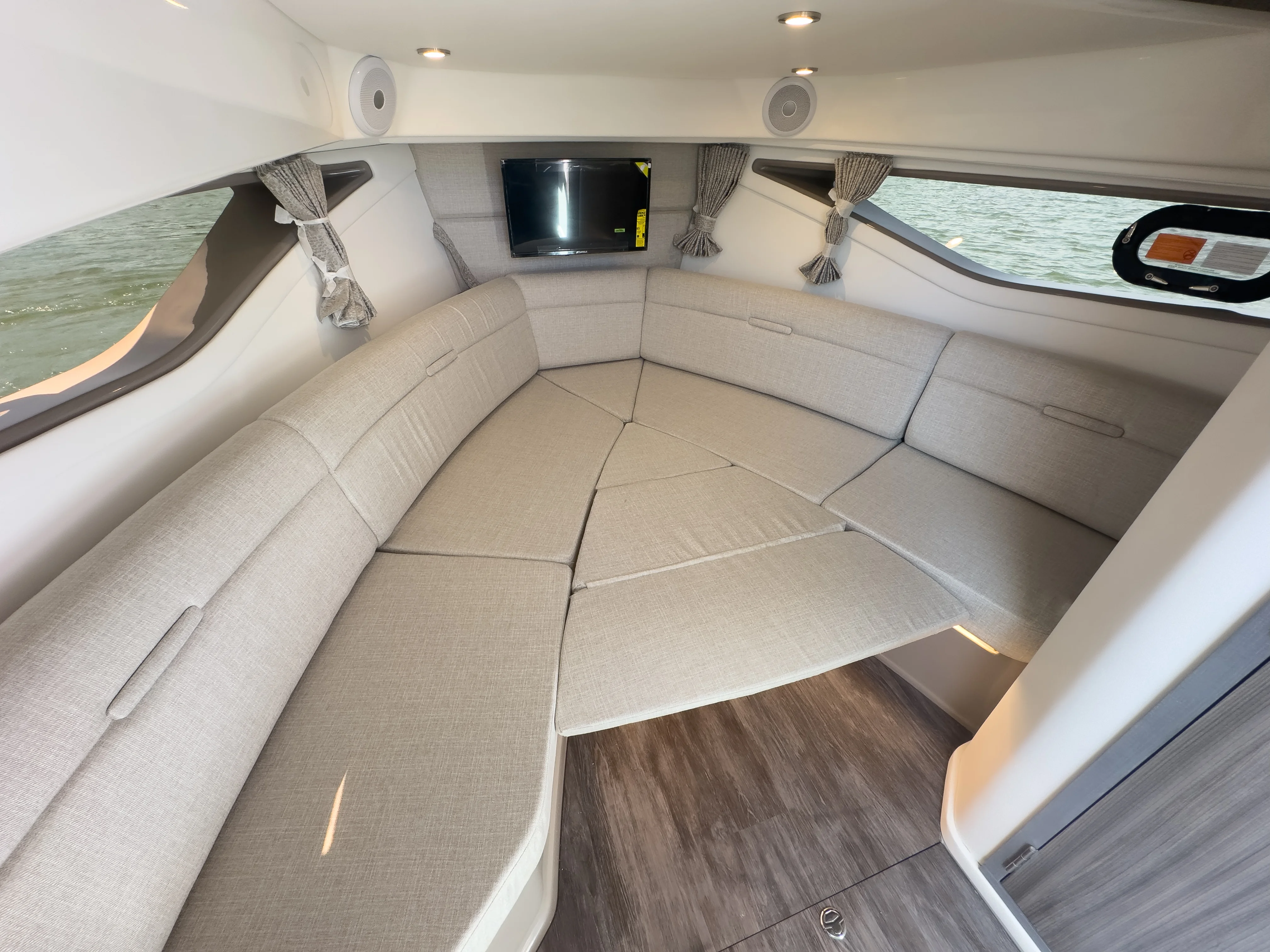 2026 Sea Ray Sundancer 320 Image Thumbnail #11