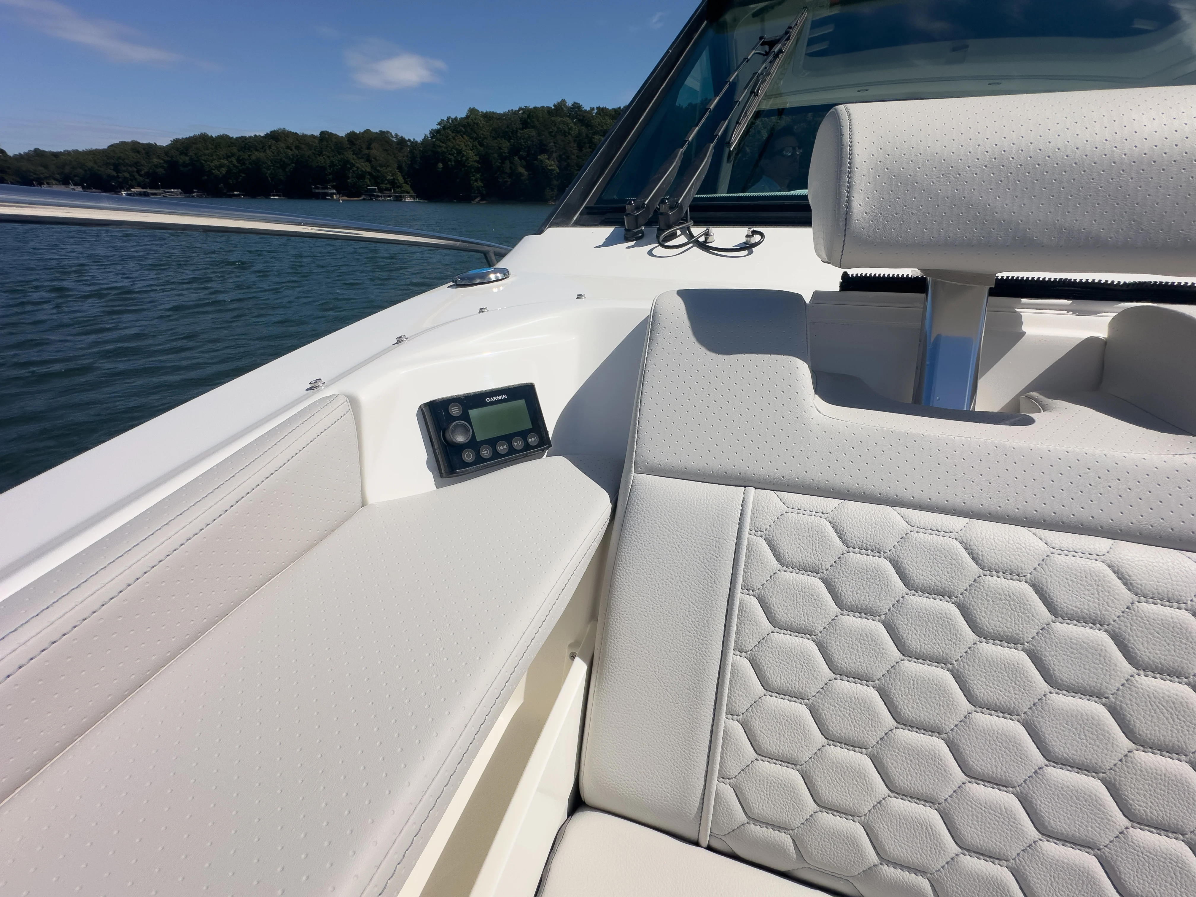 2026 Sea Ray Sundancer 320 Image Thumbnail #17