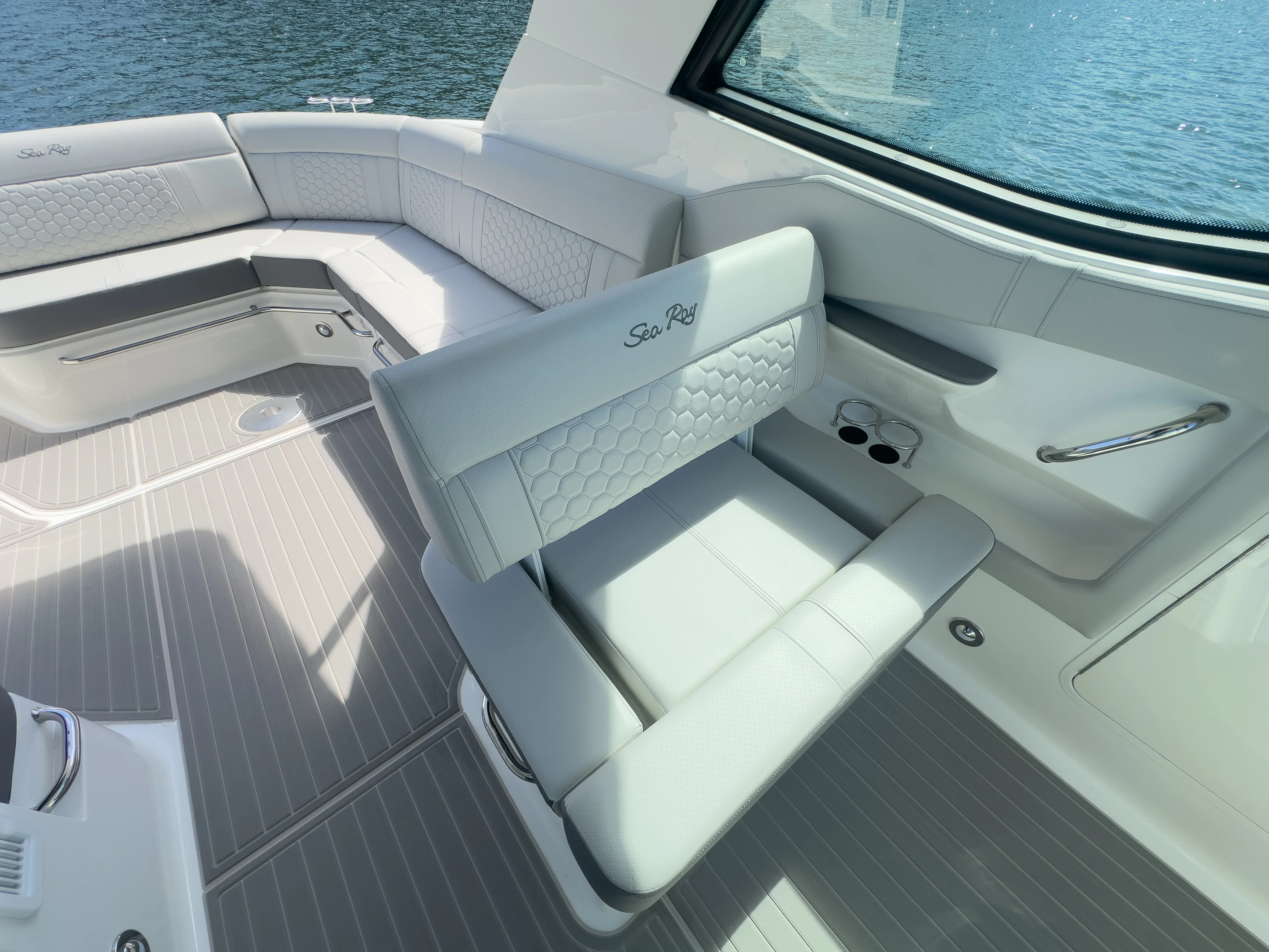 2026 Sea Ray Sundancer 320 Image Thumbnail #20