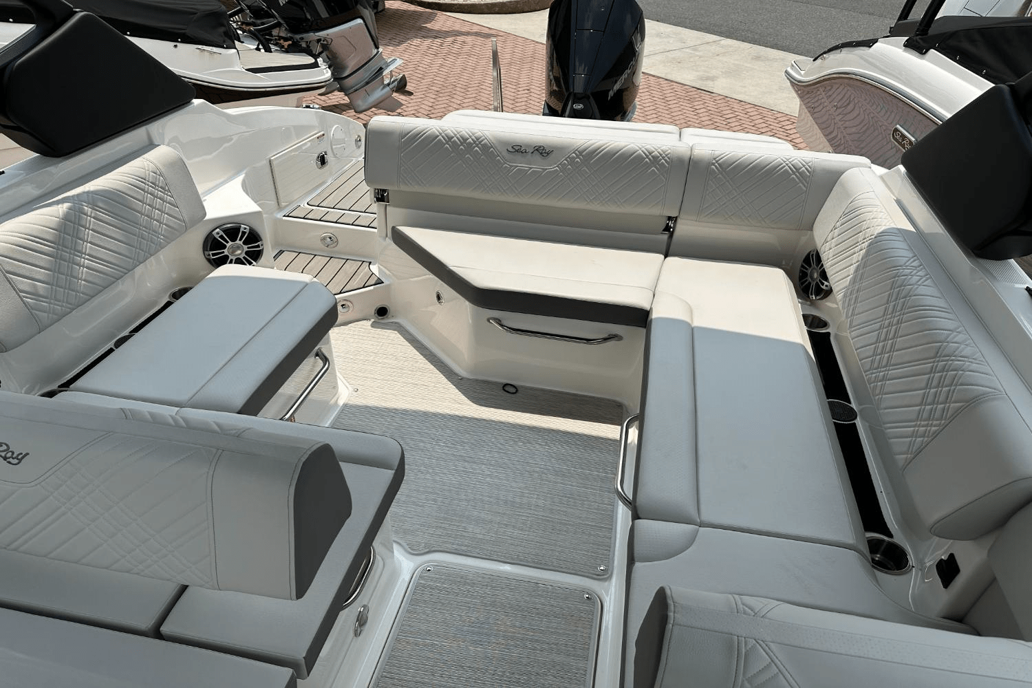 2025 Sea Ray SDX 250 Outboard Image Thumbnail #23