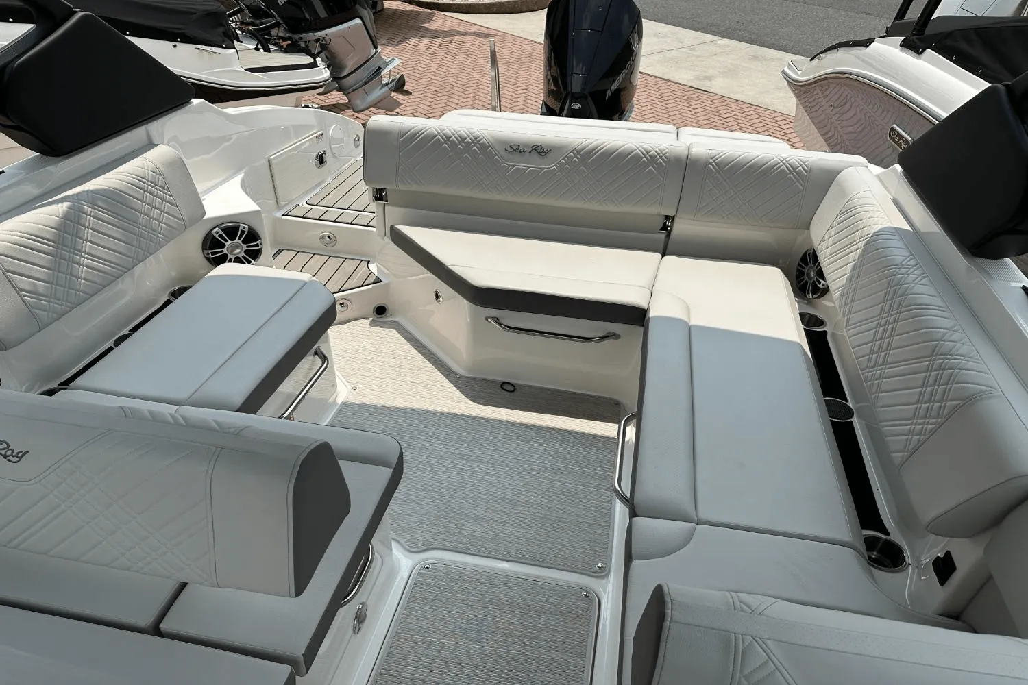 2025 Sea Ray SDX 250 Outboard Image Thumbnail #23