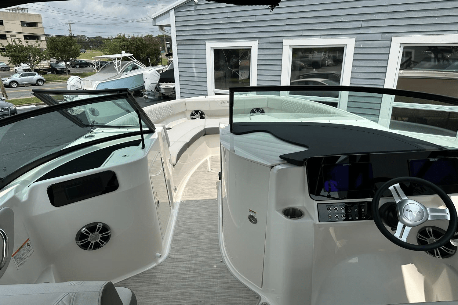 2025 Sea Ray SDX 250 Outboard Image Thumbnail #31
