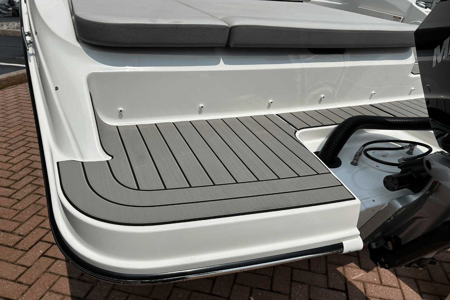 2025 Sea Ray SDX 250 Outboard Image Thumbnail #12