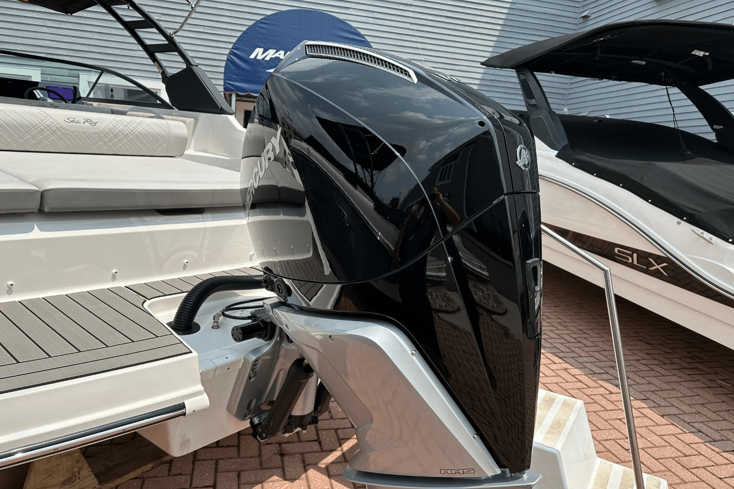 2025 Sea Ray SDX 250 Outboard Image Thumbnail #8