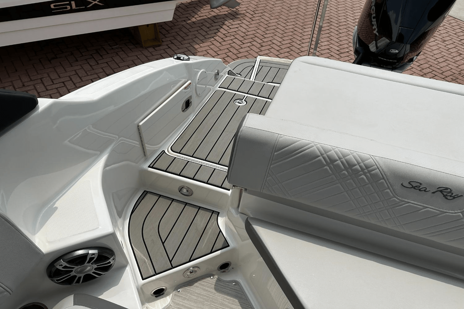 2025 Sea Ray SDX 250 Outboard Image Thumbnail #21